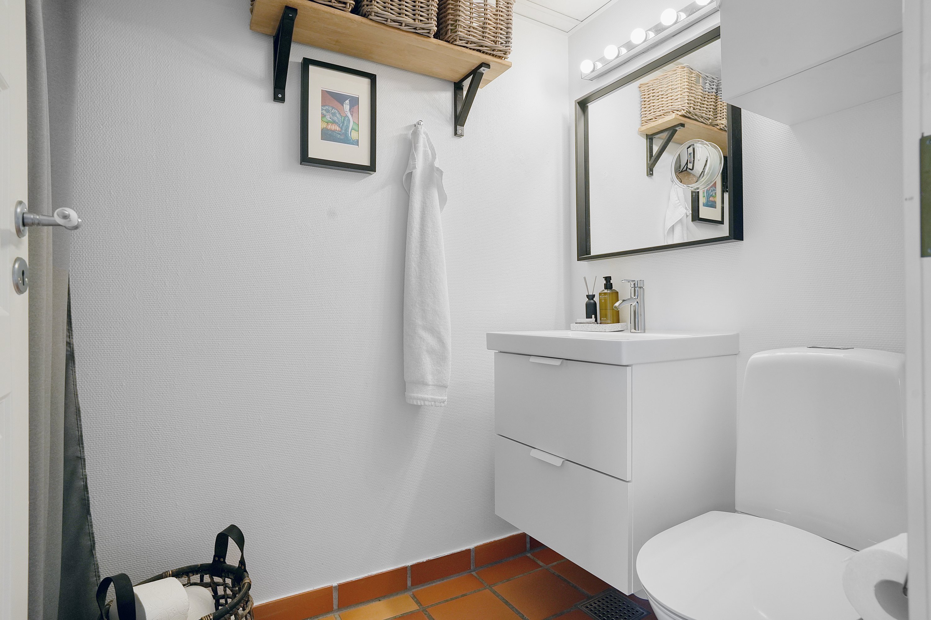 Fremhævet wc billede i fuldskærmstilstand. Billede af Uggeløsegård 24, 3540 Lynge