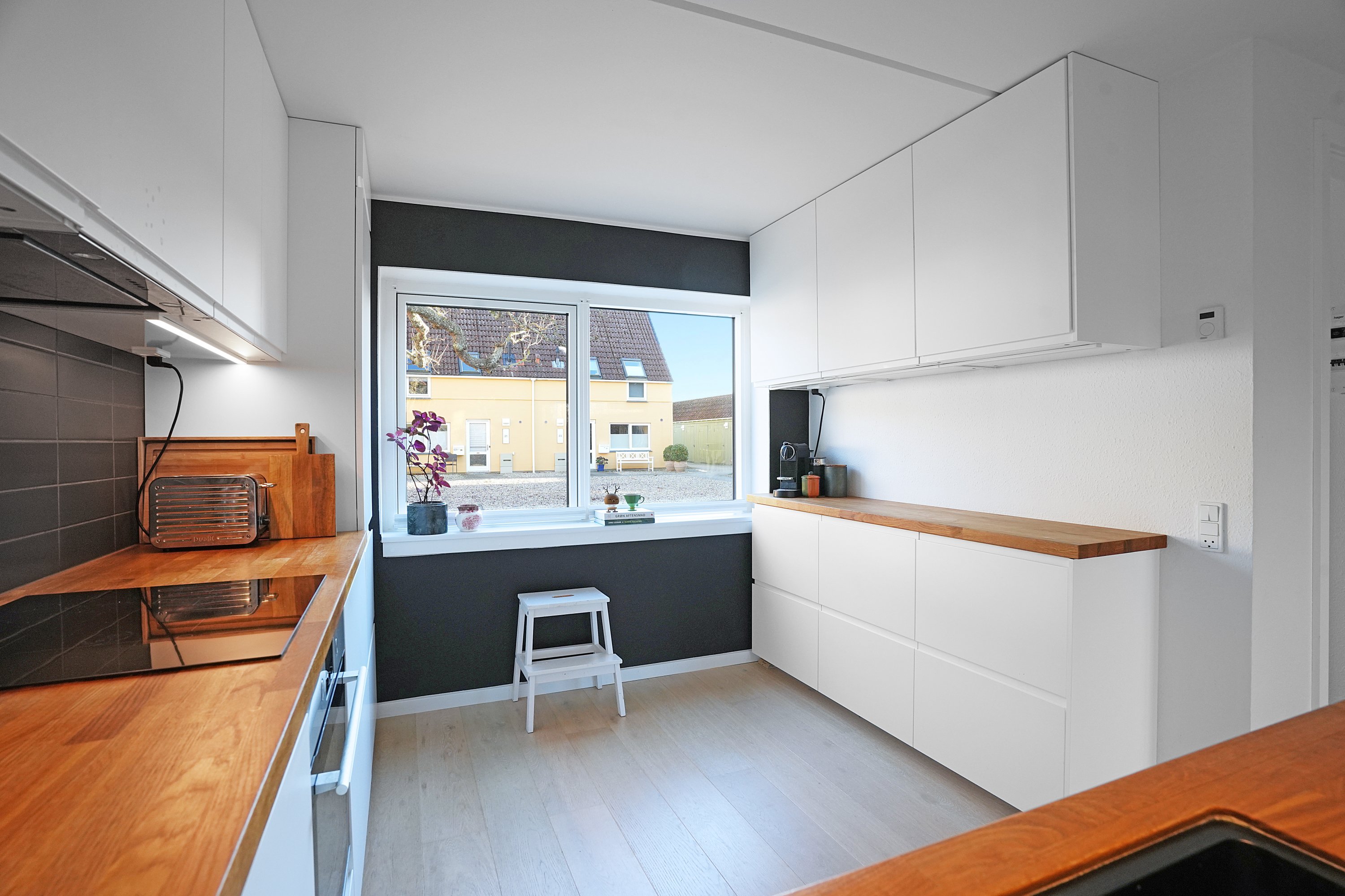 Fremhævet køkken billede i fuldskærmstilstand. Billede af Uggeløsegård 24, 3540 Lynge