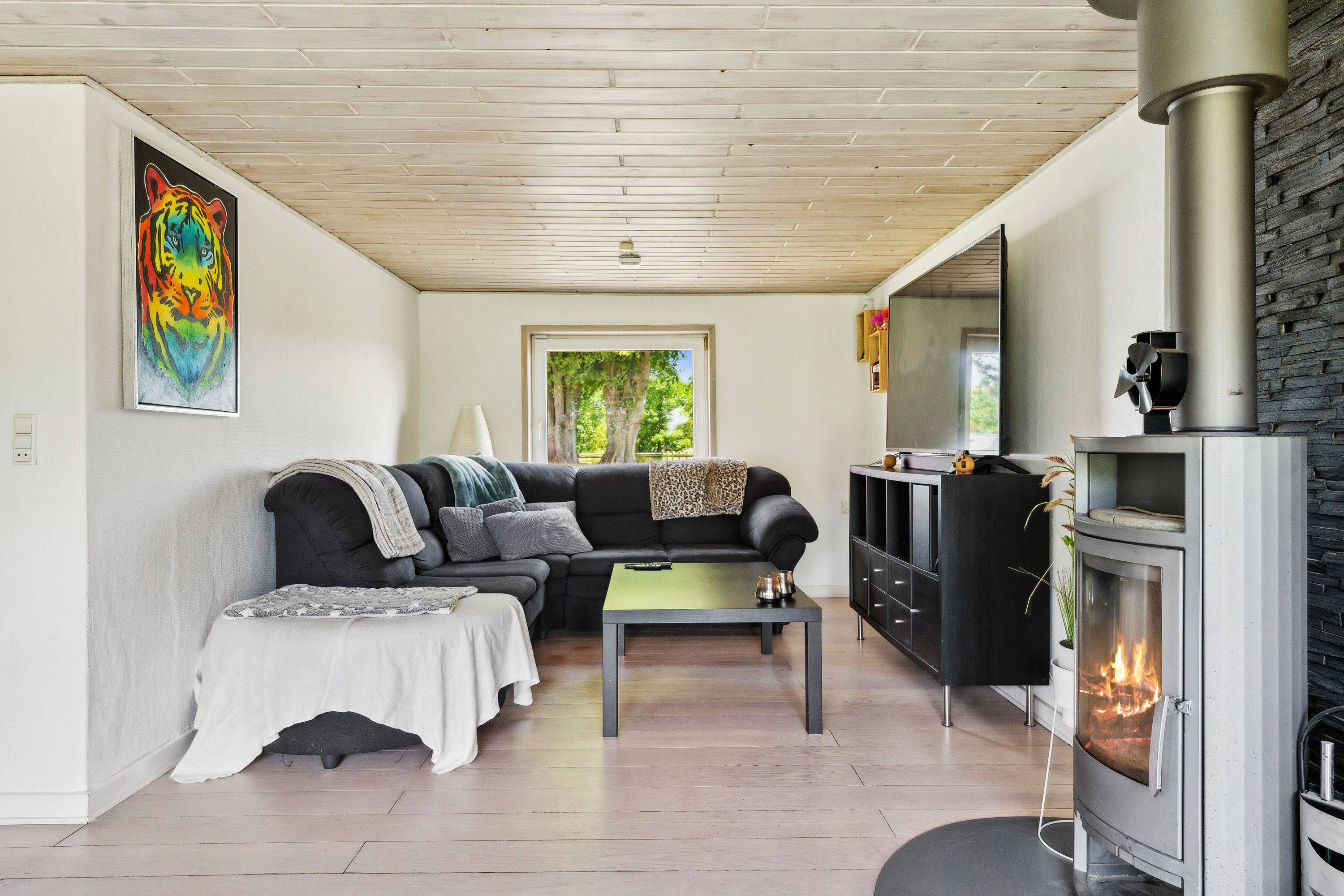 Fremhævet stue billede i fuldskærmstilstand. Billede af Bavnehøjvej 19, Vorning, 8830 Tjele