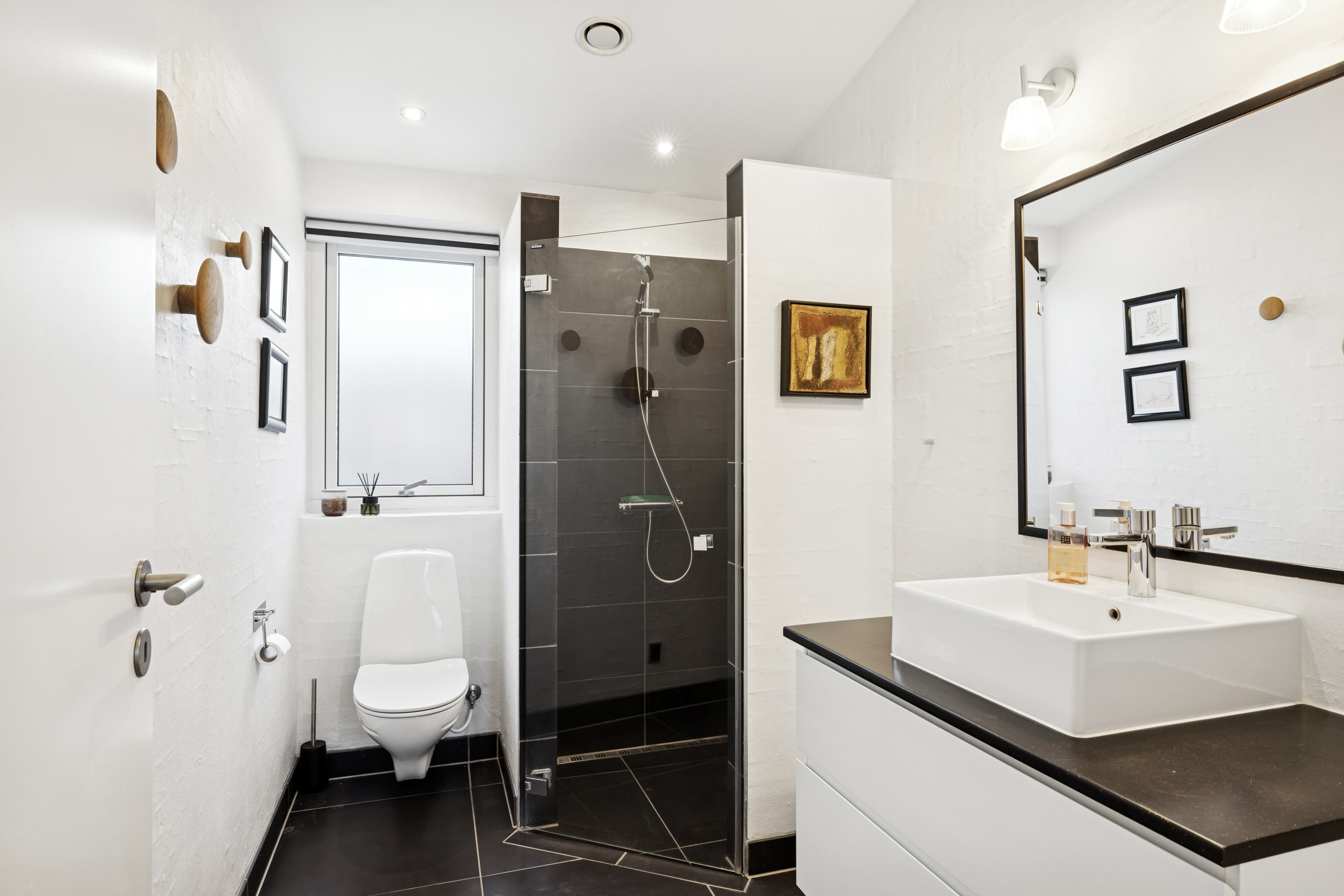 Fremhævet badeværelse billede i fuldskærmstilstand. Billede af Hesteengen 32, 8800 Viborg