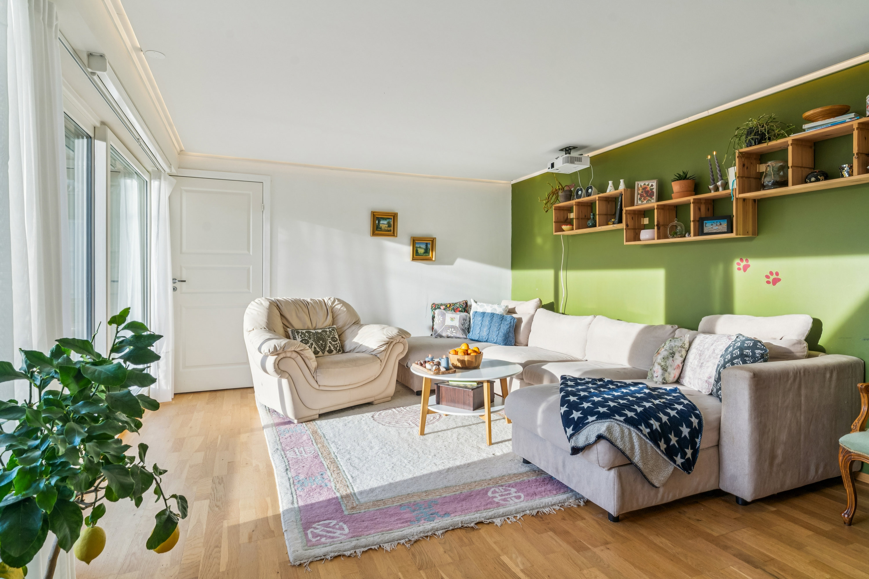 Fremhævet stue billede i fuldskærmstilstand. Billede af Bjergbyvej 11, 2730 Herlev