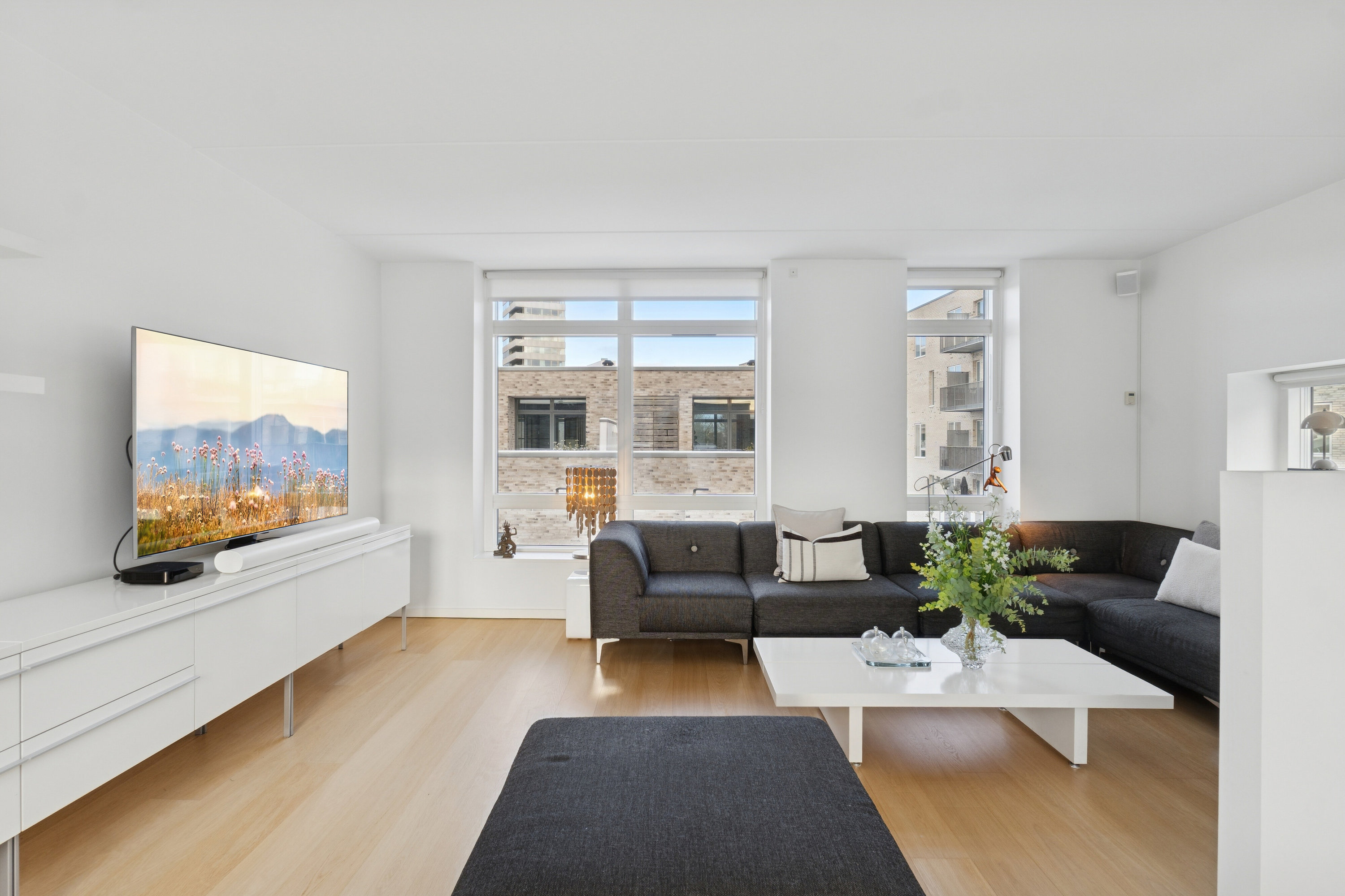 Fremhævet stue billede i fuldskærmstilstand. Billede af J.H. Deuntzers Gade 43, 2300 København S