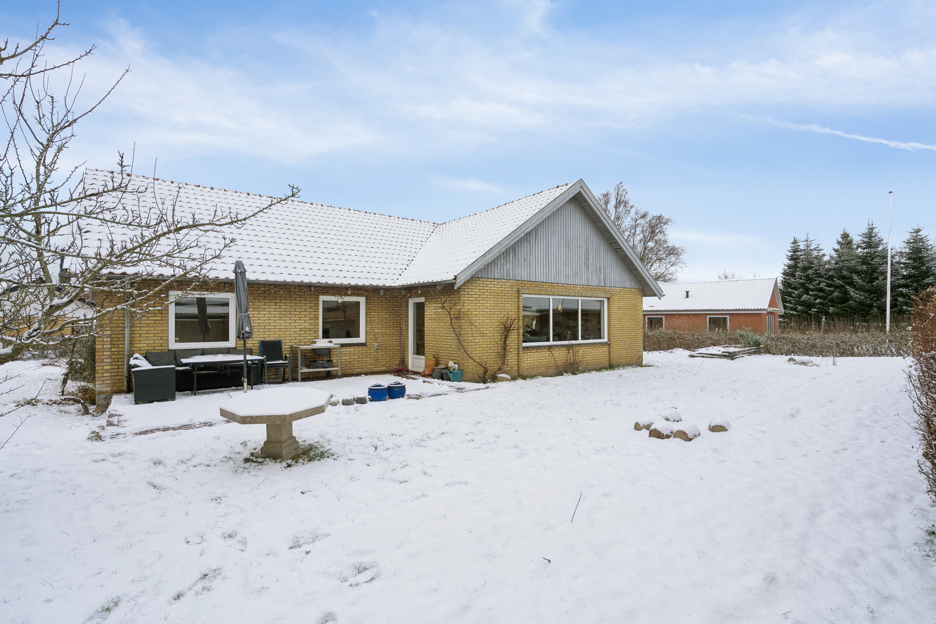 Miniaturebillede 1: set fra haven. Billede af Banevænget 29, 5750 Ringe