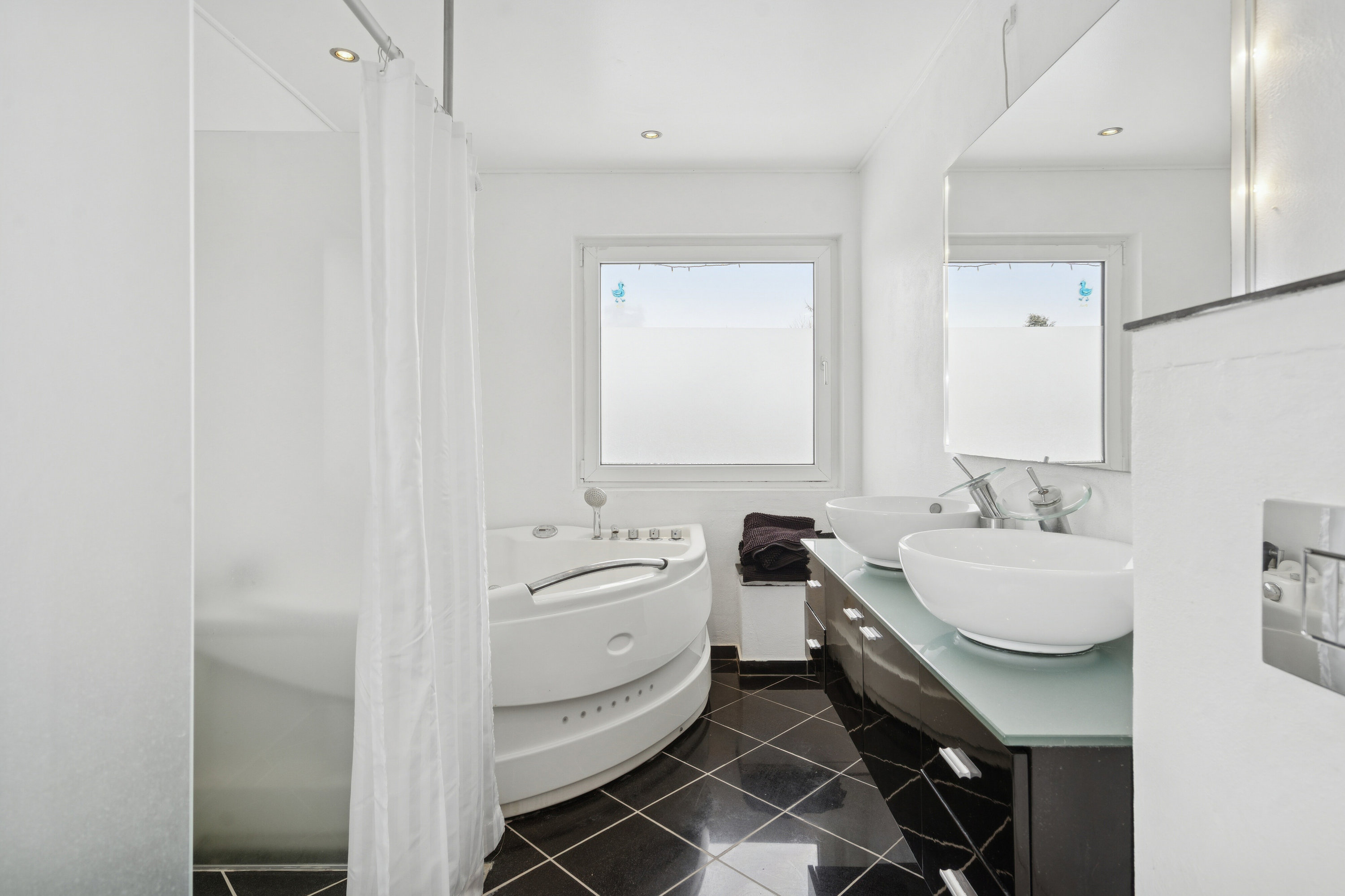 Fremhævet badeværelse billede i fuldskærmstilstand. Billede af Banevænget 29, 5750 Ringe