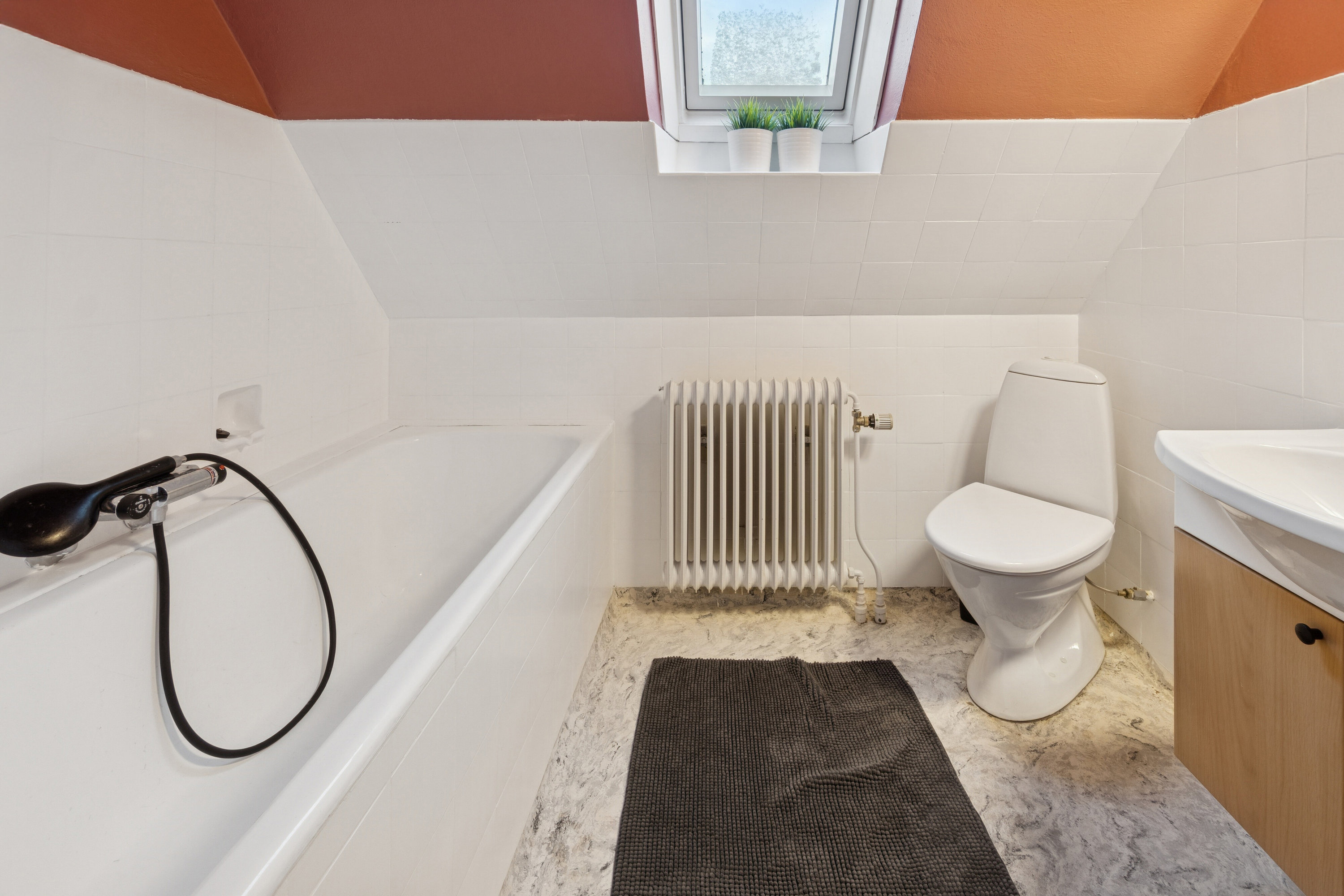 Fremhævet badeværelse billede i fuldskærmstilstand. Billede af Birkevej 1, Ubby, 4490 Jerslev Sjælland