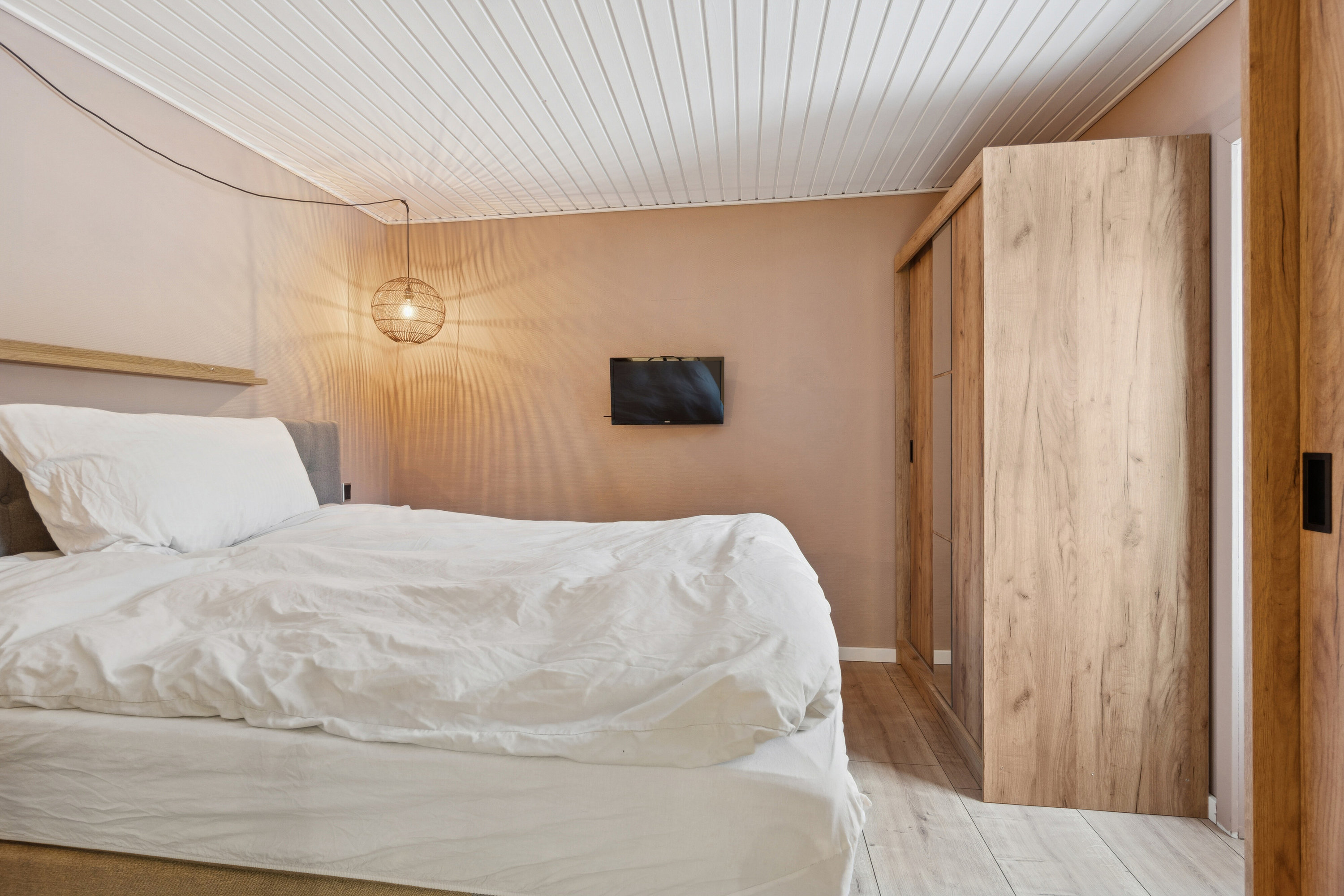 Fremhævet soveværelse billede i fuldskærmstilstand. Billede af Birkevej 1, Ubby, 4490 Jerslev Sjælland