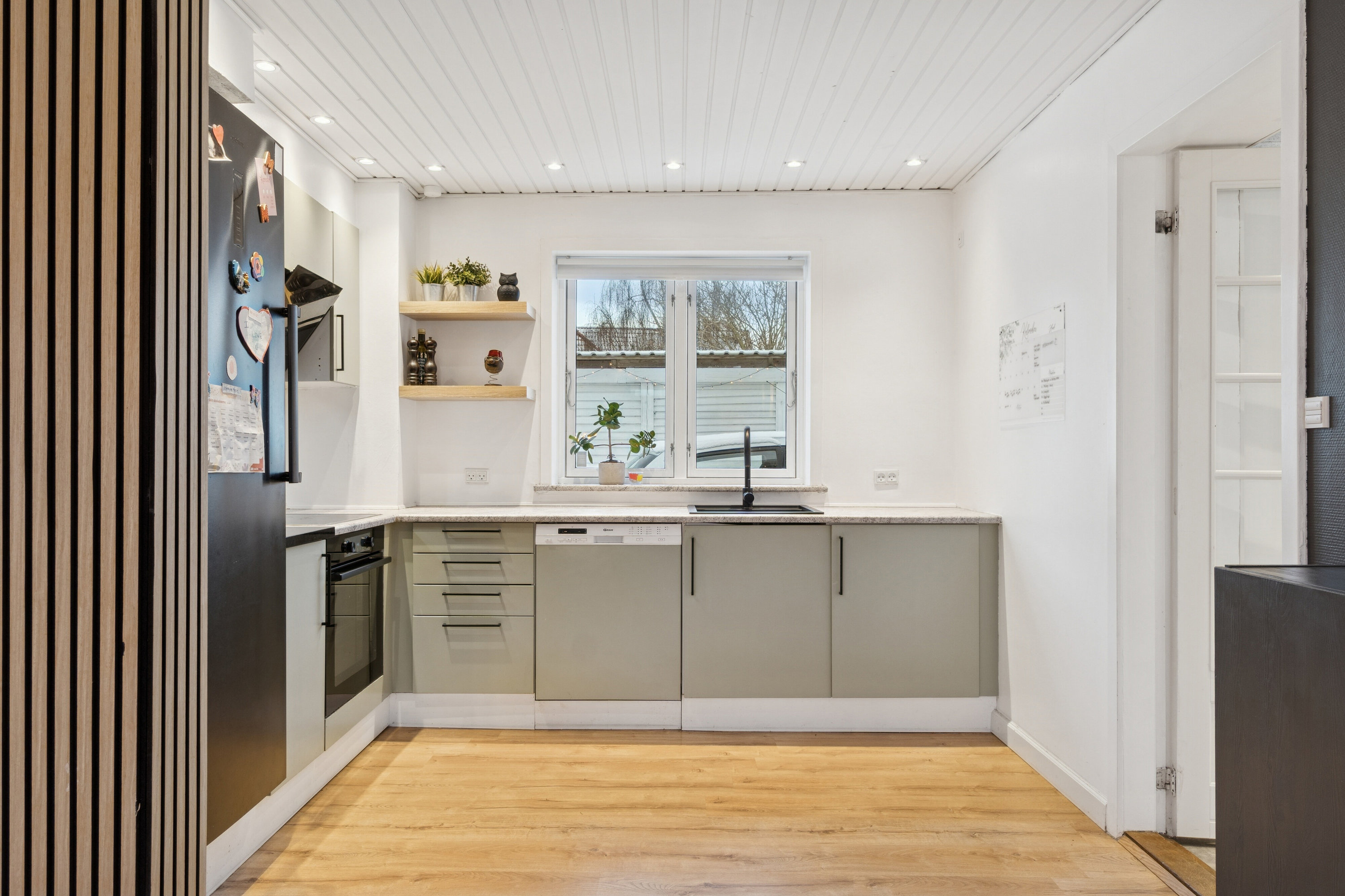 Fremhævet køkken billede i fuldskærmstilstand. Billede af Birkevej 1, Ubby, 4490 Jerslev Sjælland