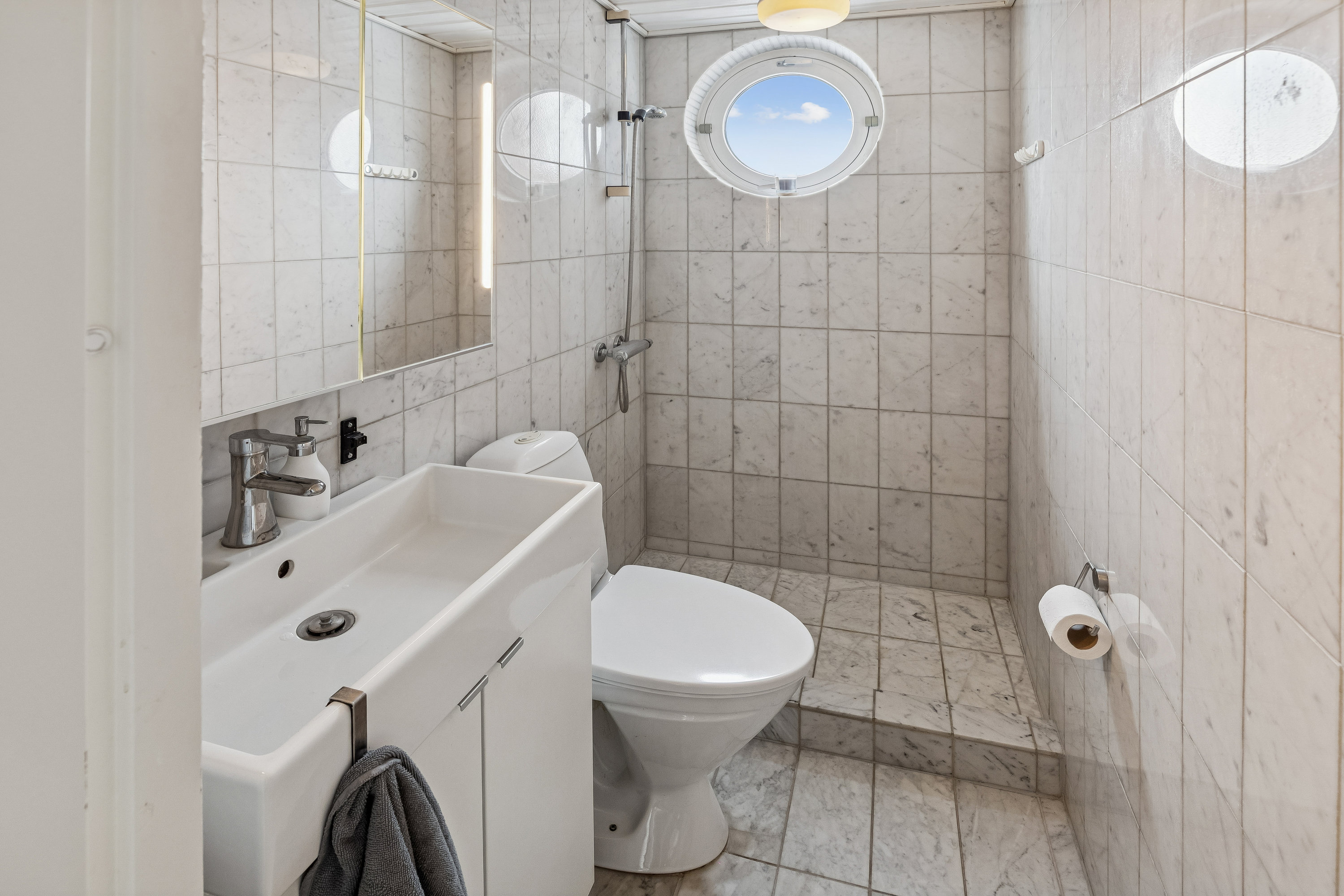 Fremhævet badeværelse billede i fuldskærmstilstand. Billede af Brorsonsvej 15, 2630 Taastrup