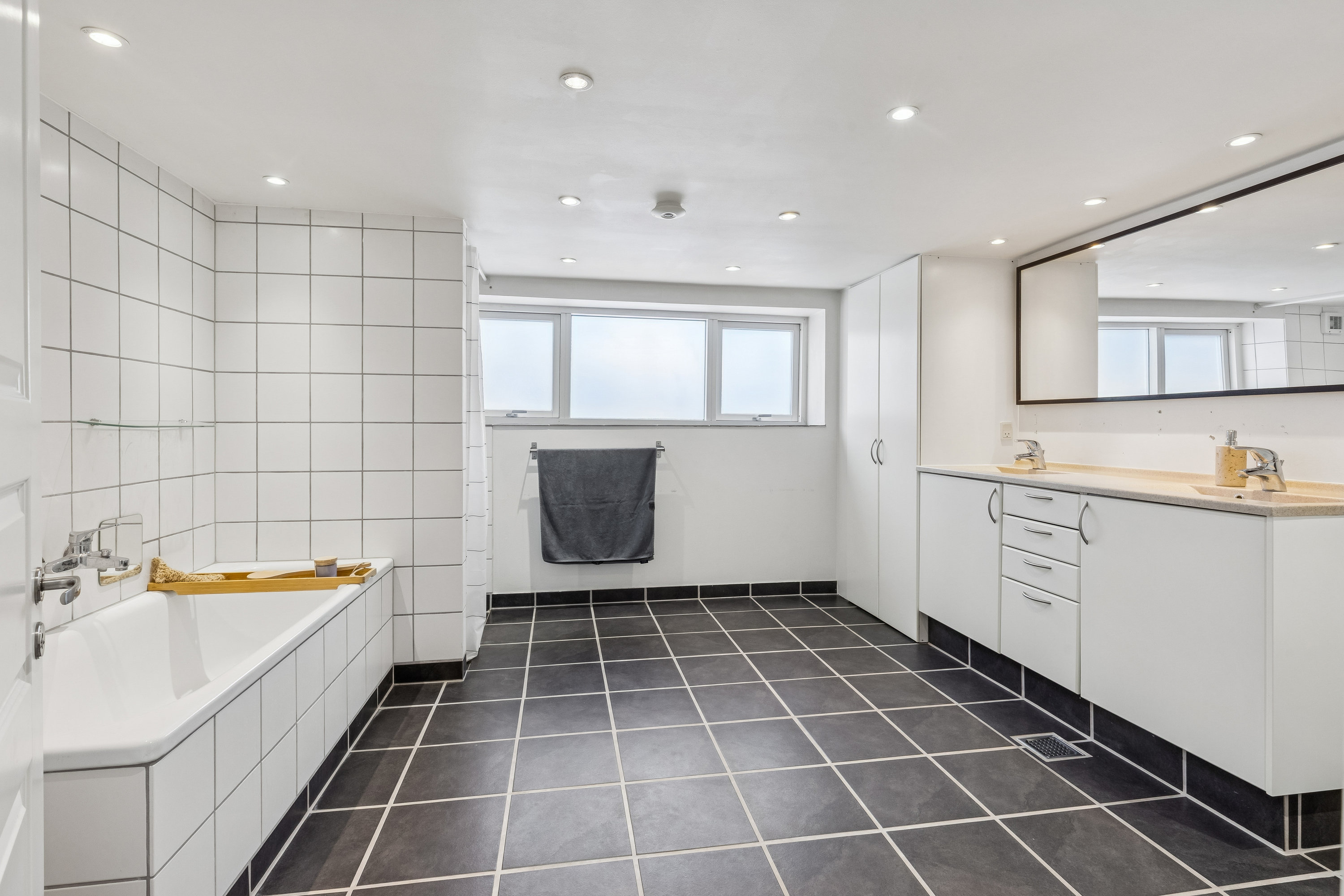 Fremhævet badeværelse billede i fuldskærmstilstand. Billede af Brorsonsvej 15, 2630 Taastrup