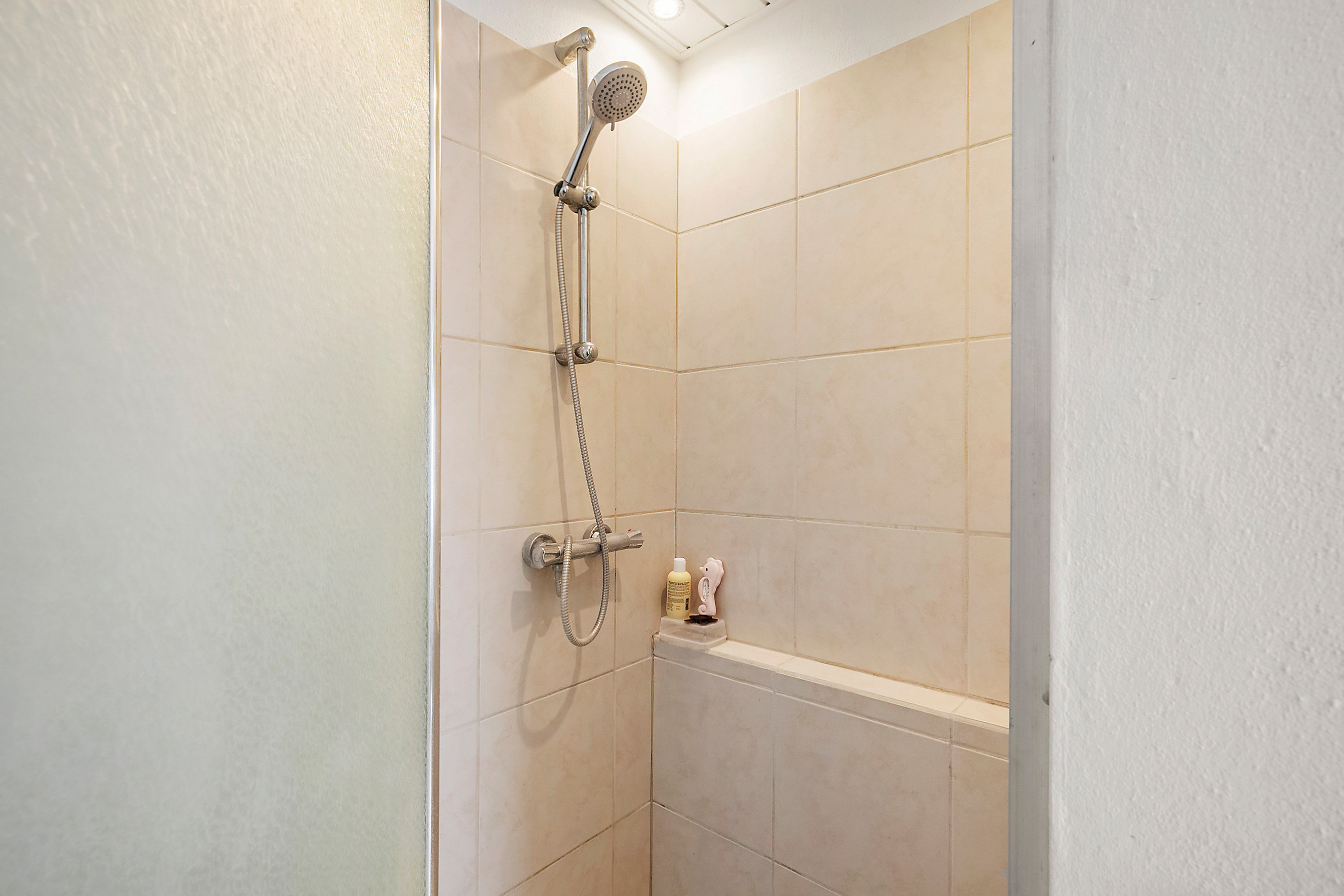 Fremhævet badeværelse billede i fuldskærmstilstand. Billede af Duedalen 28, 5240 Odense NØ