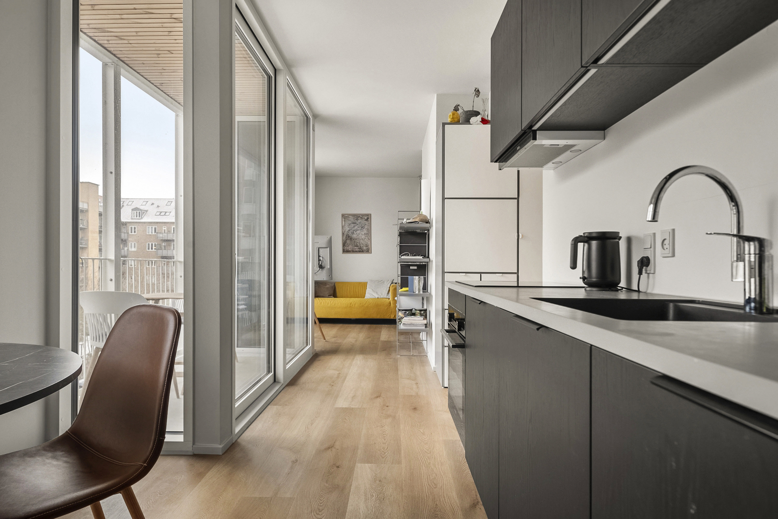 Fremhævet køkken billede i fuldskærmstilstand. Billede af Edouard Suensons Gade 10, 3. 3., Trøjborg, 8200 Aarhus N