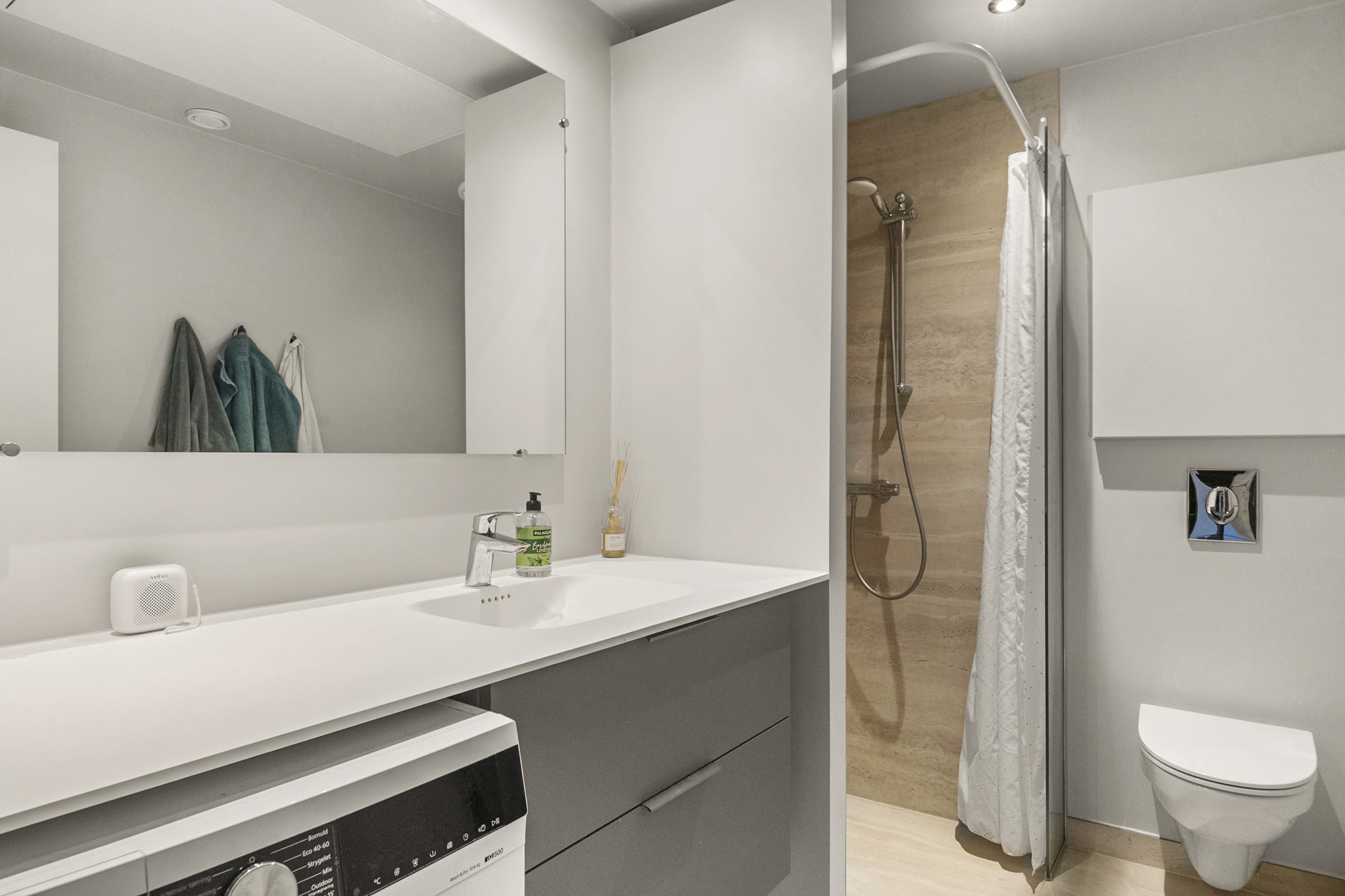 Fremhævet badeværelse billede i fuldskærmstilstand. Billede af Edouard Suensons Gade 10, 3. 3., Trøjborg, 8200 Aarhus N