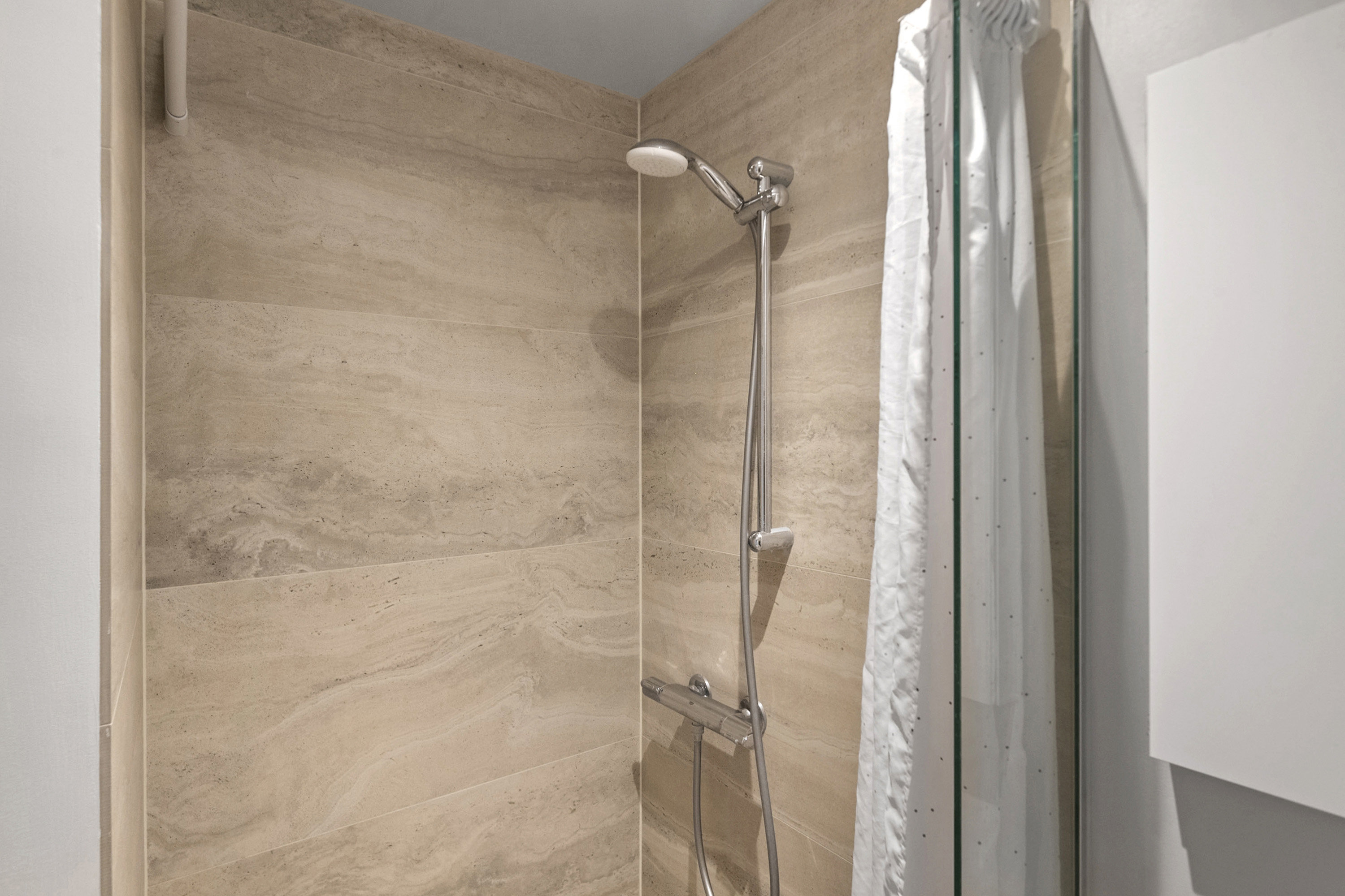 Fremhævet badeværelse billede i fuldskærmstilstand. Billede af Edouard Suensons Gade 10, 3. 3., Trøjborg, 8200 Aarhus N