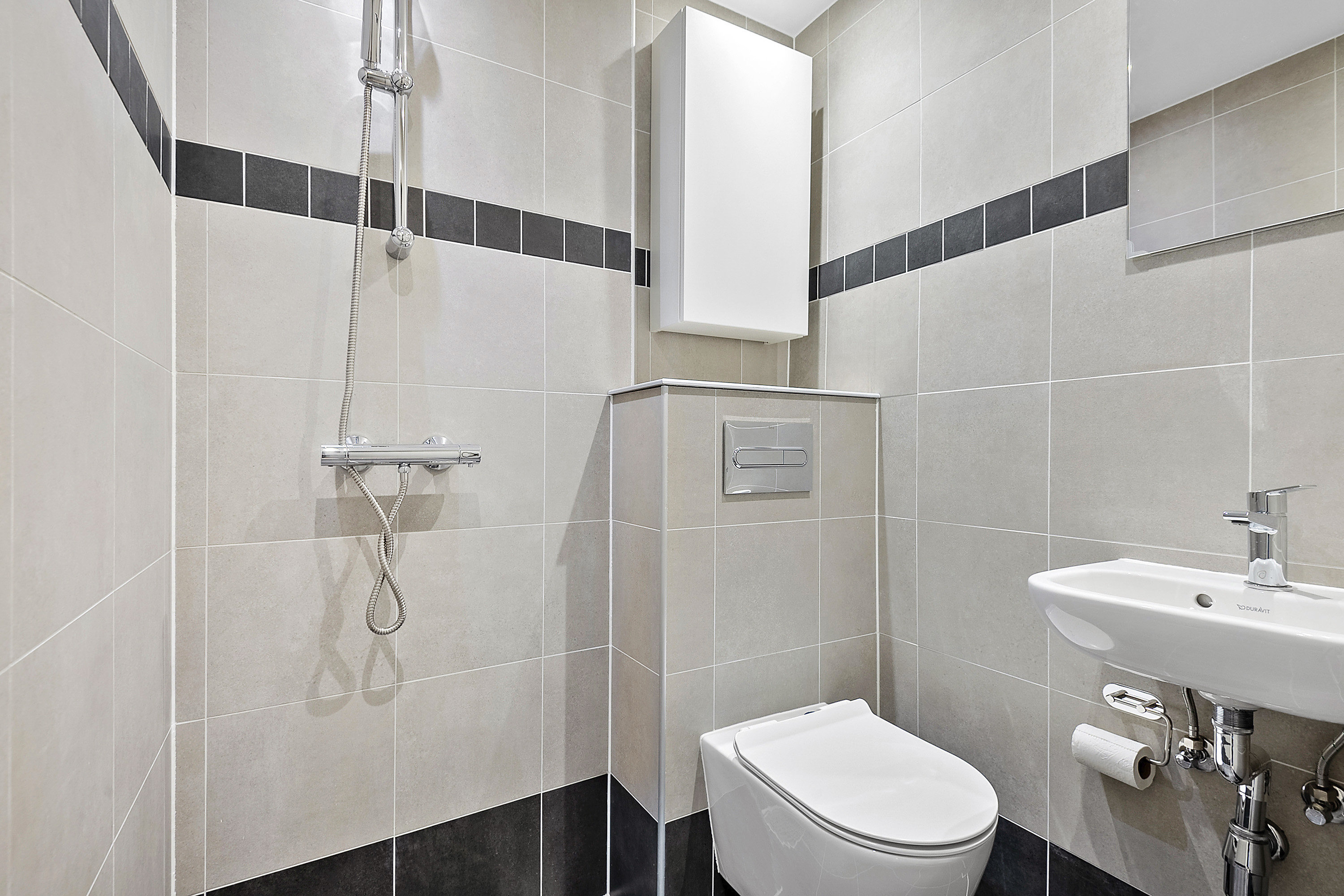 Fremhævet badeværelse billede i fuldskærmstilstand. Billede af Peder Skrams Gade 12, 3. tv., 6700 Esbjerg