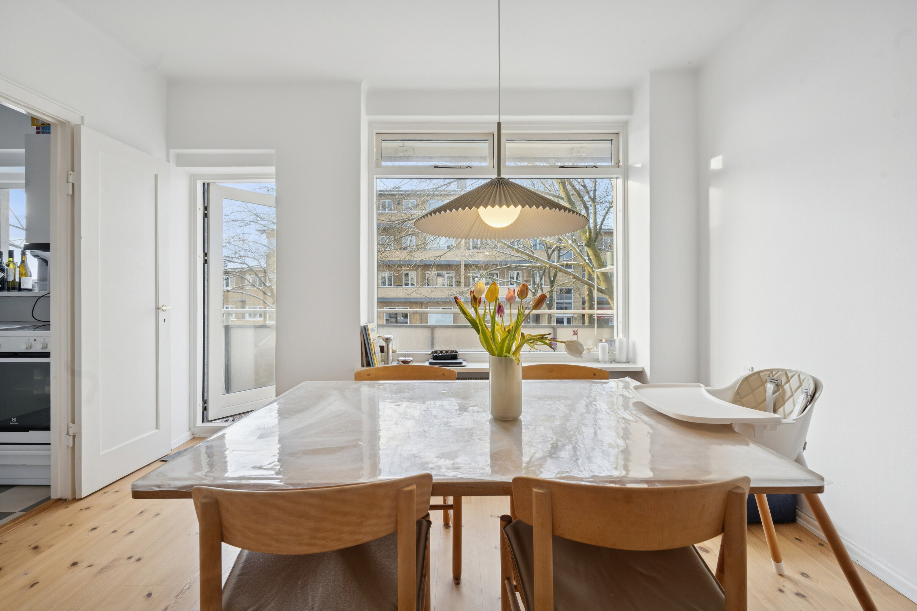 Fremhævet spisestue billede i fuldskærmstilstand. Billede af Ulrikkenborg Alle 39, 1. tv., 2800 Kongens Lyngby