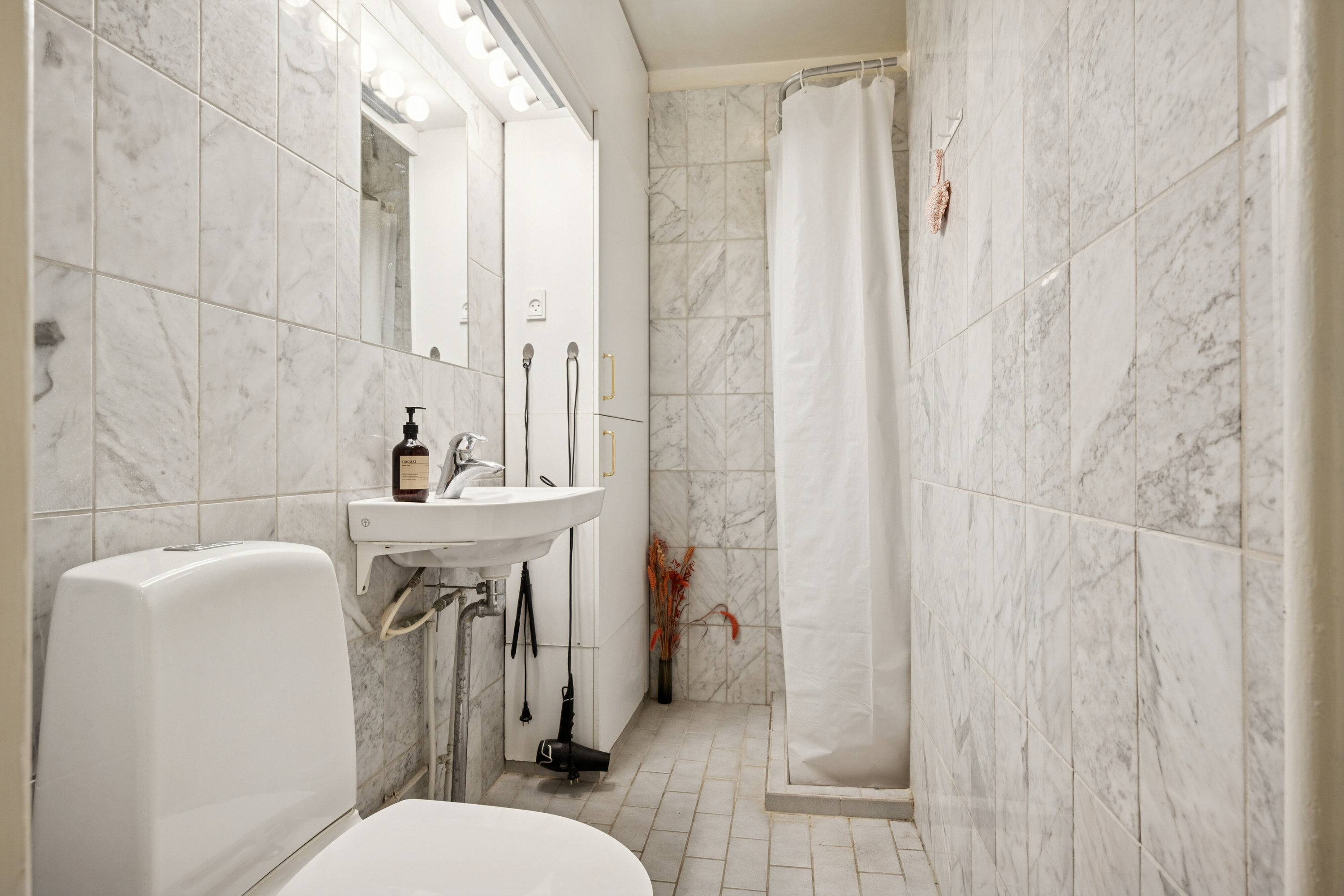 Fremhævet badeværelse billede i fuldskærmstilstand. Billede af Ulrikkenborg Alle 39, 1. tv., 2800 Kongens Lyngby