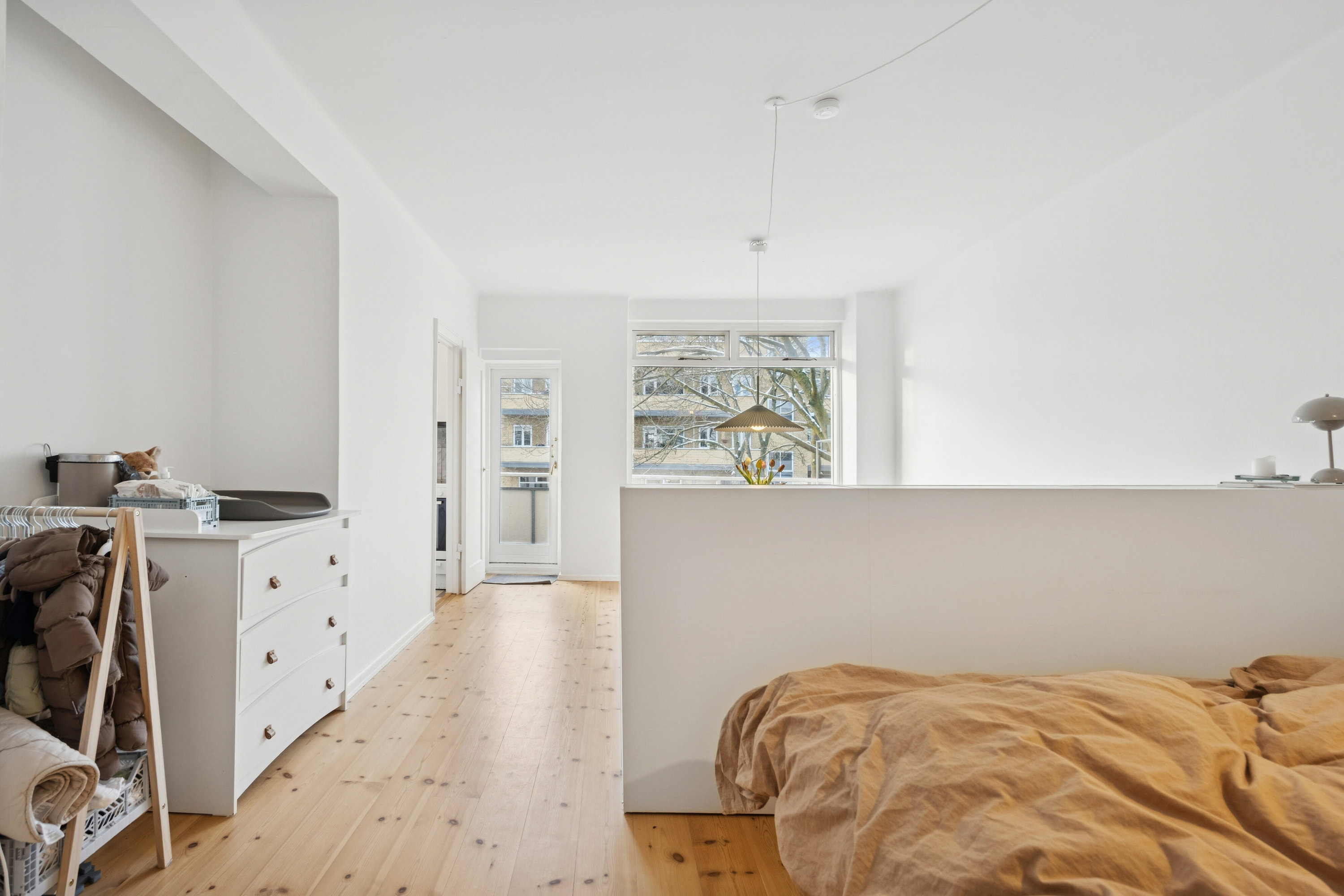 Fremhævet soveværelse billede i fuldskærmstilstand. Billede af Ulrikkenborg Alle 39, 1. tv., 2800 Kongens Lyngby