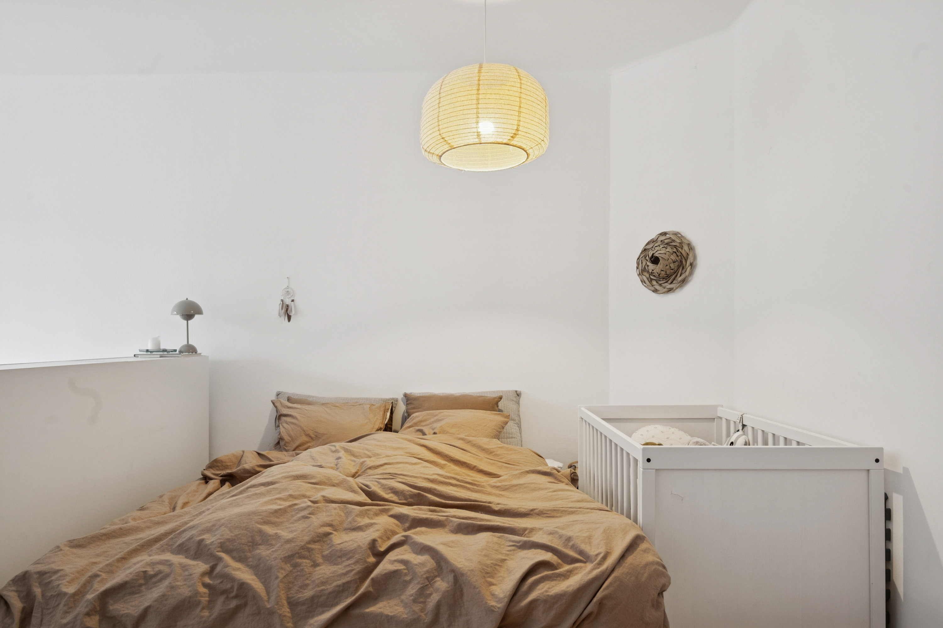 Fremhævet soveværelse billede i fuldskærmstilstand. Billede af Ulrikkenborg Alle 39, 1. tv., 2800 Kongens Lyngby