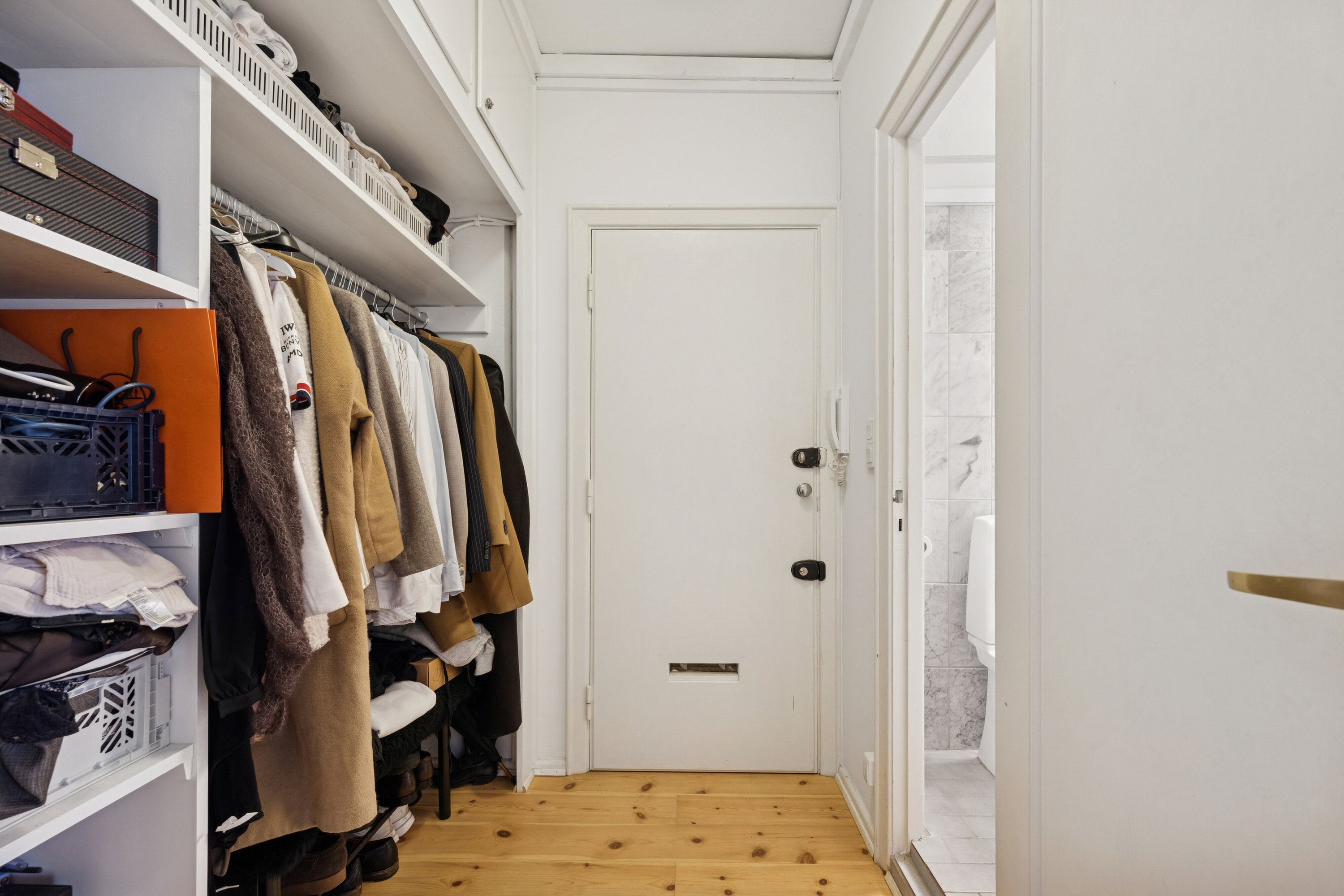 Fremhævet gang billede i fuldskærmstilstand. Billede af Ulrikkenborg Alle 39, 1. tv., 2800 Kongens Lyngby