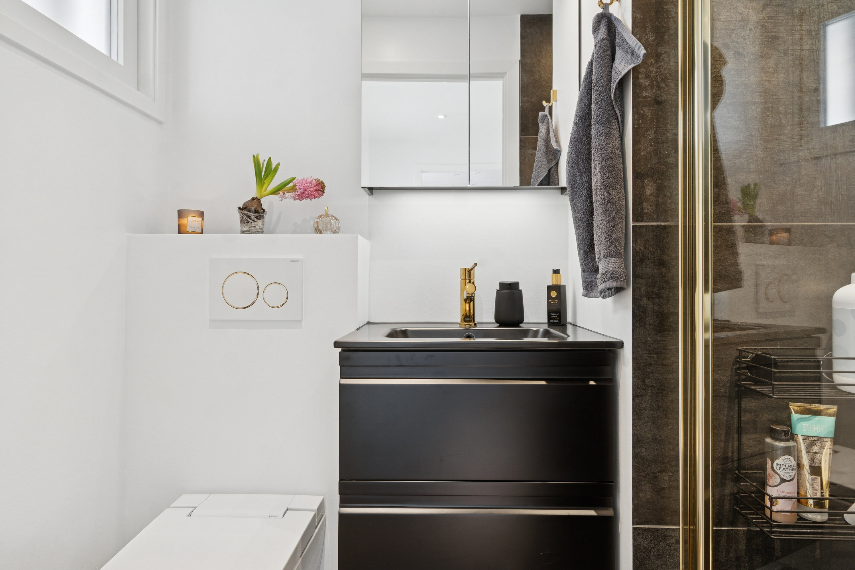 Fremhævet badeværelse billede i fuldskærmstilstand. Billede af Rolighedsvej 7, 4070 Kirke Hyllinge