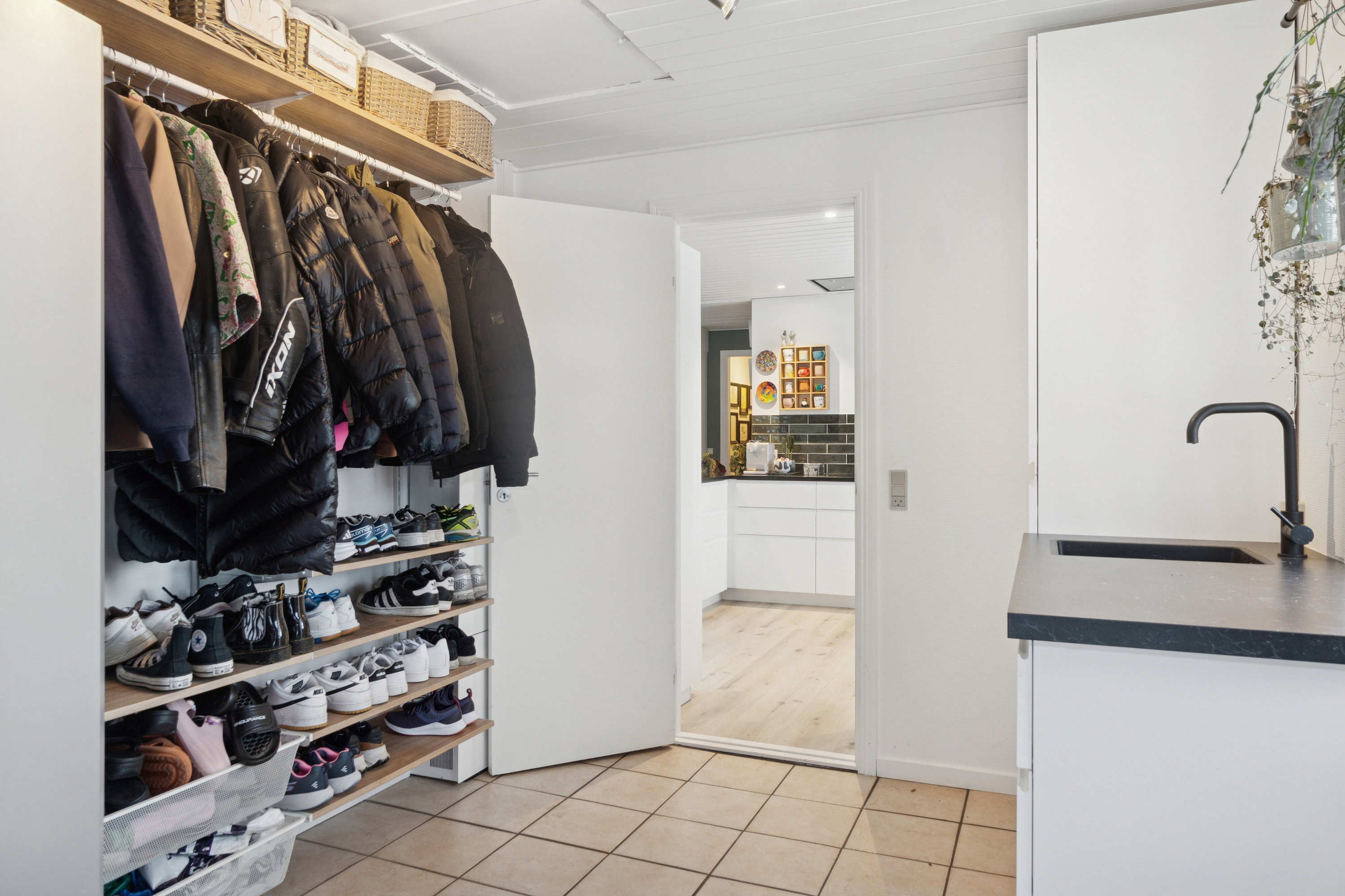 Fremhævet indendørs billede i fuldskærmstilstand. Billede af Elmevej 15, Salten, 8653 Them