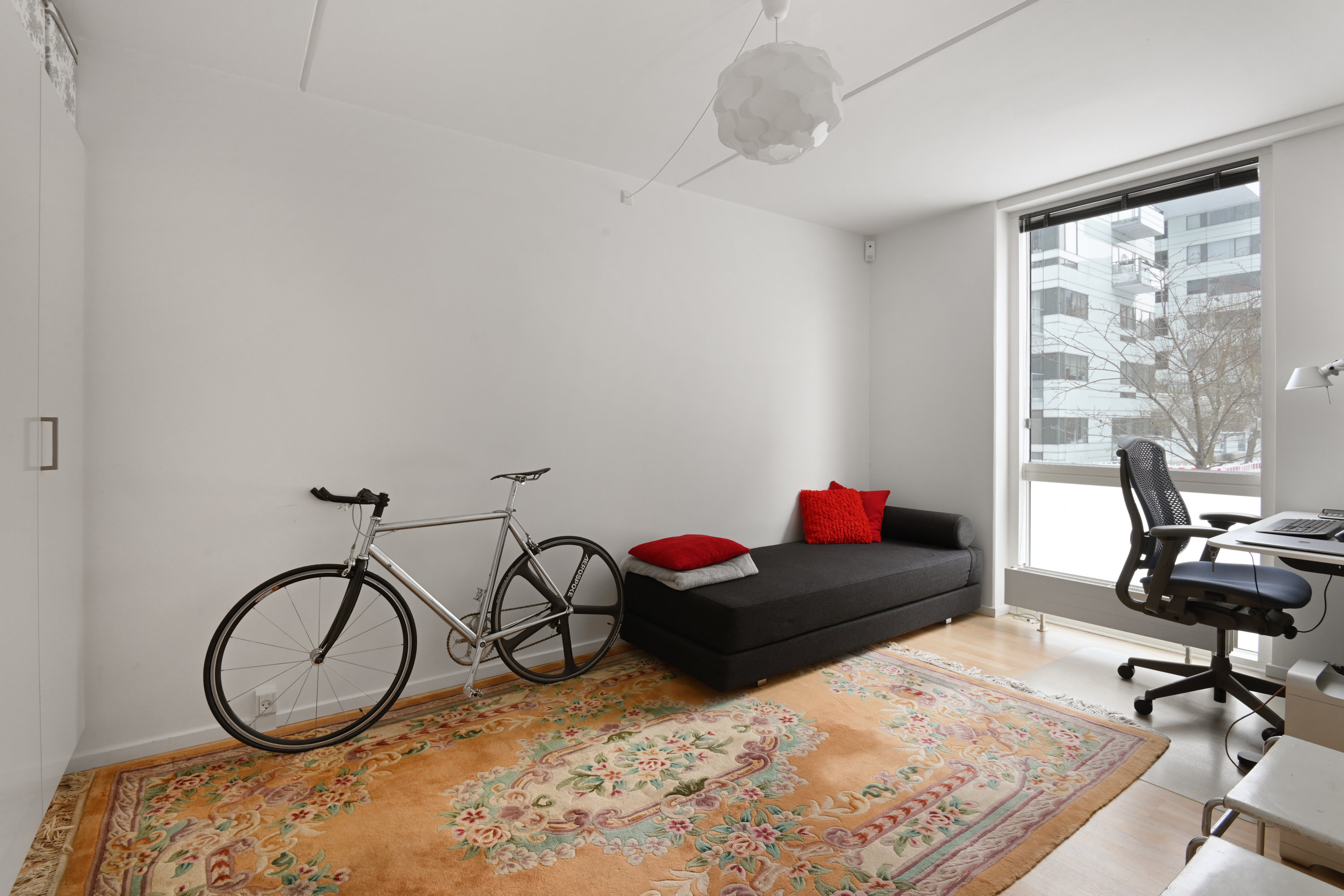 Fremhævet andet billede i fuldskærmstilstand. Billede af C.F. Møllers Allé 40, st.. tv., 2300 København S