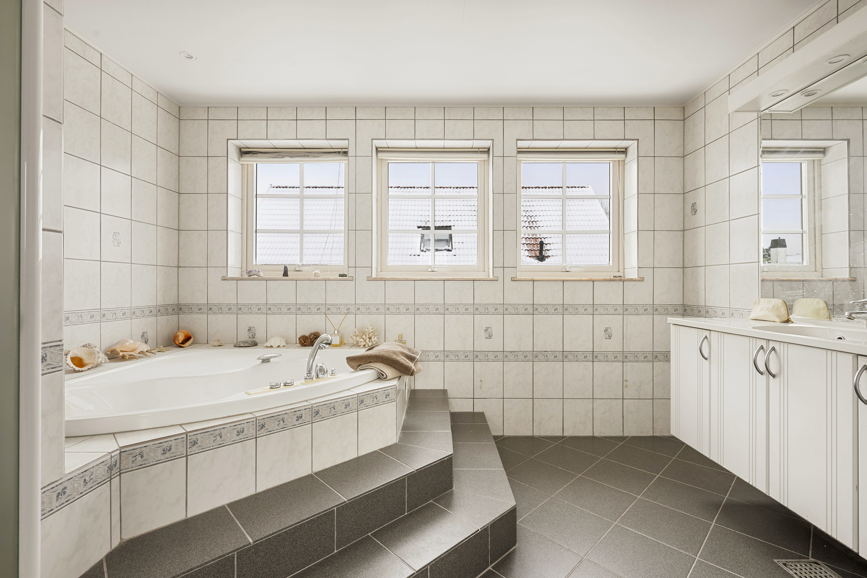 Fremhævet badeværelse billede i fuldskærmstilstand. Billede af Grants Alle 6, 2900 Hellerup