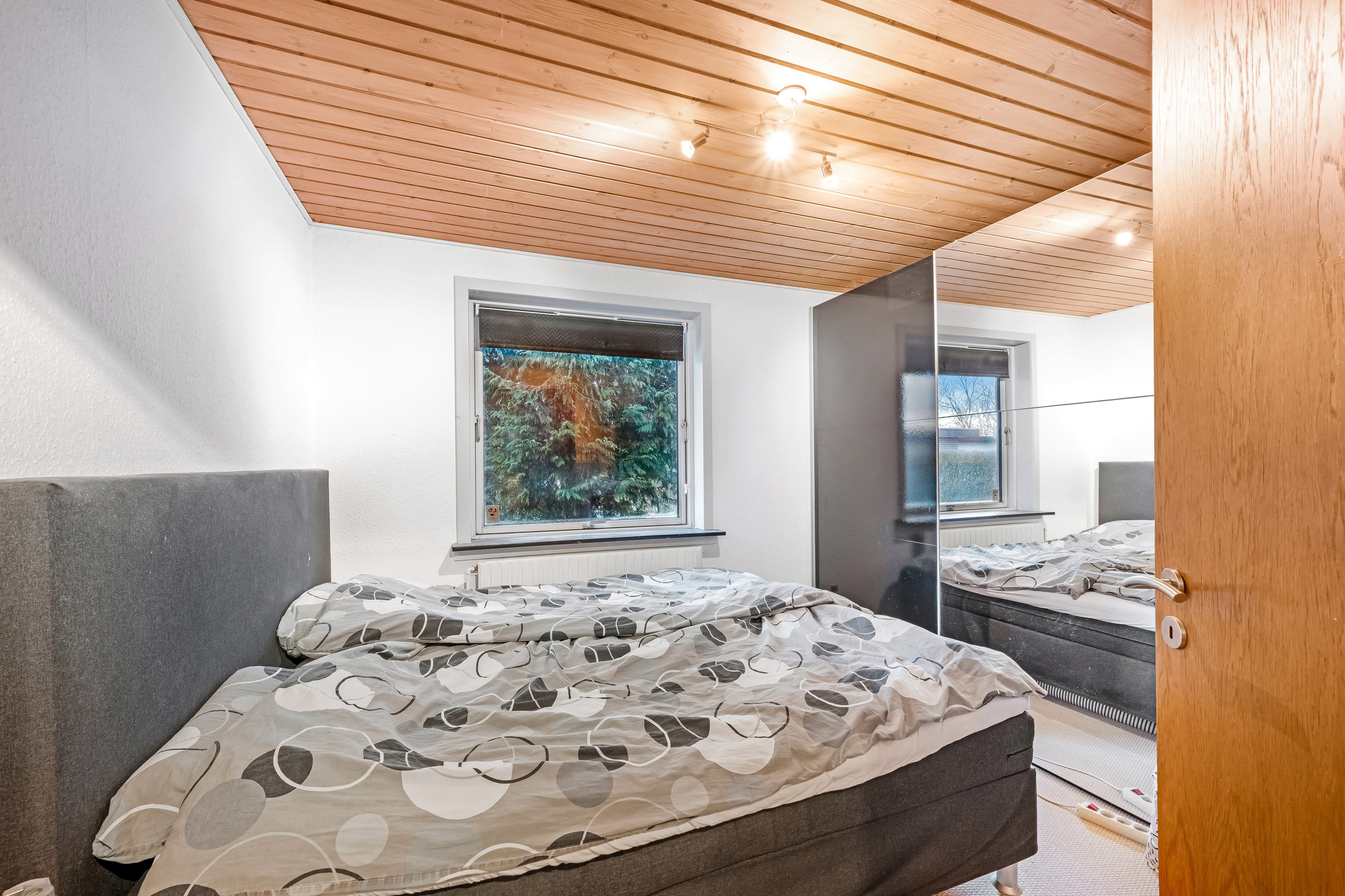 Fremhævet soveværelse billede i fuldskærmstilstand. Billede af Spurven 11, 6920 Videbæk