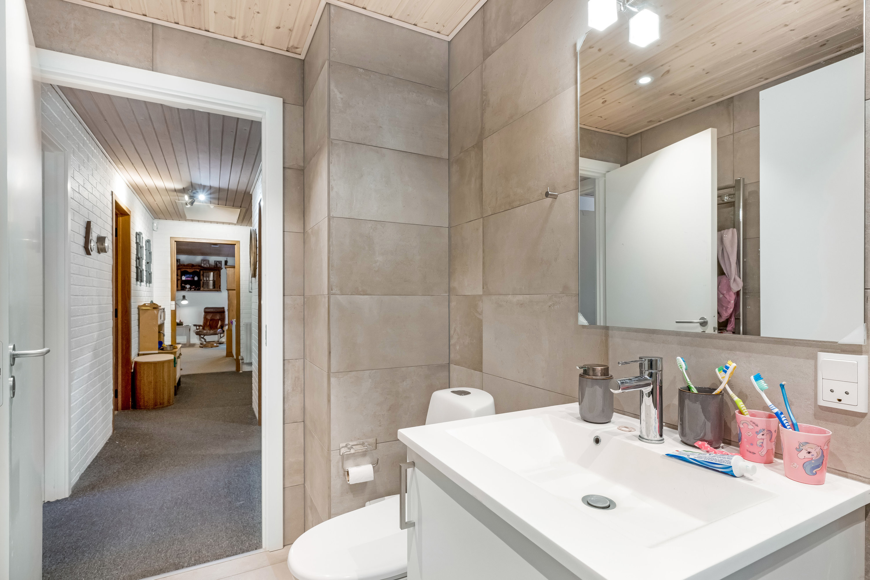 Fremhævet badeværelse billede i fuldskærmstilstand. Billede af Spurven 11, 6920 Videbæk