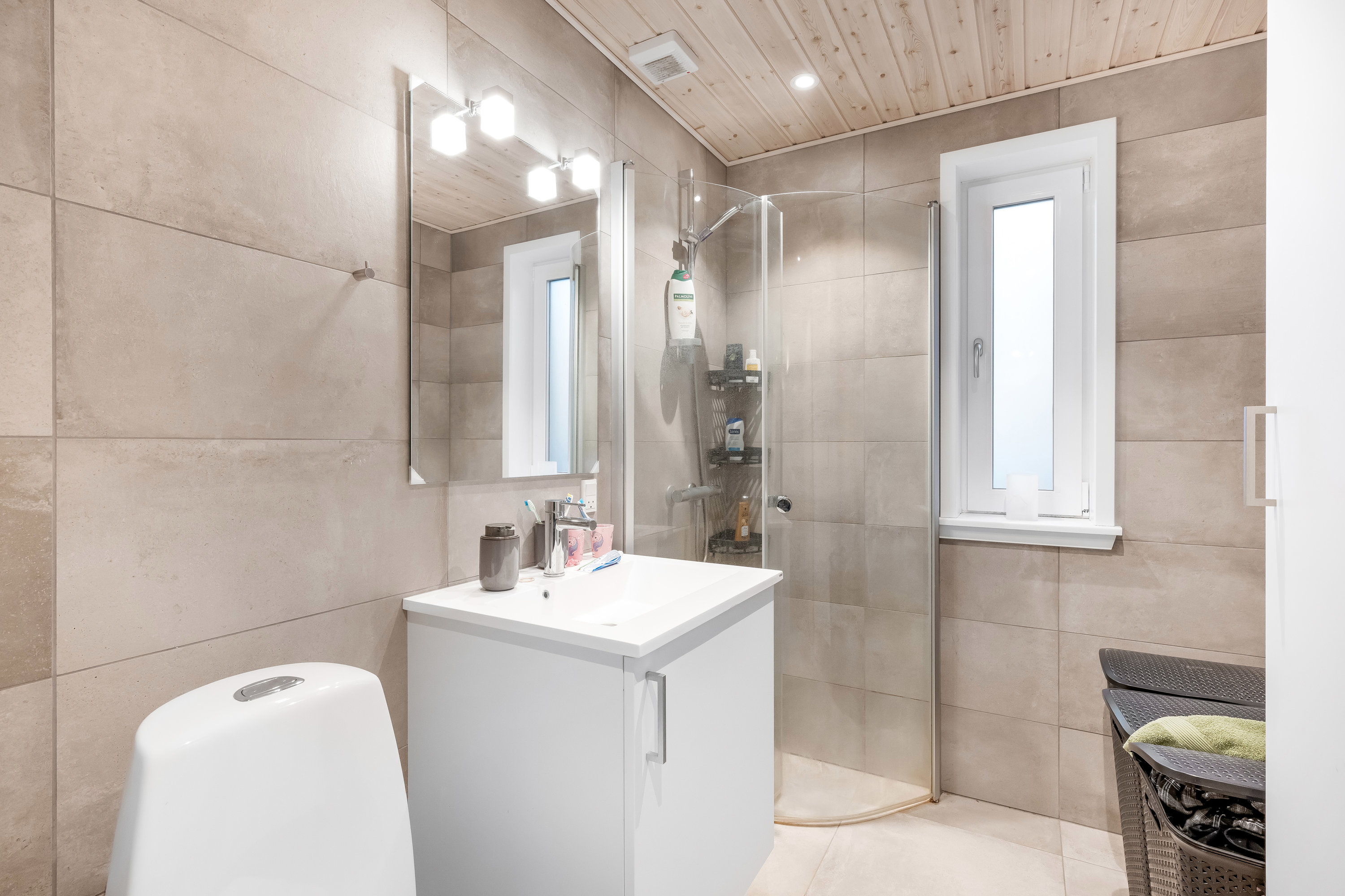 Fremhævet badeværelse billede i fuldskærmstilstand. Billede af Spurven 11, 6920 Videbæk