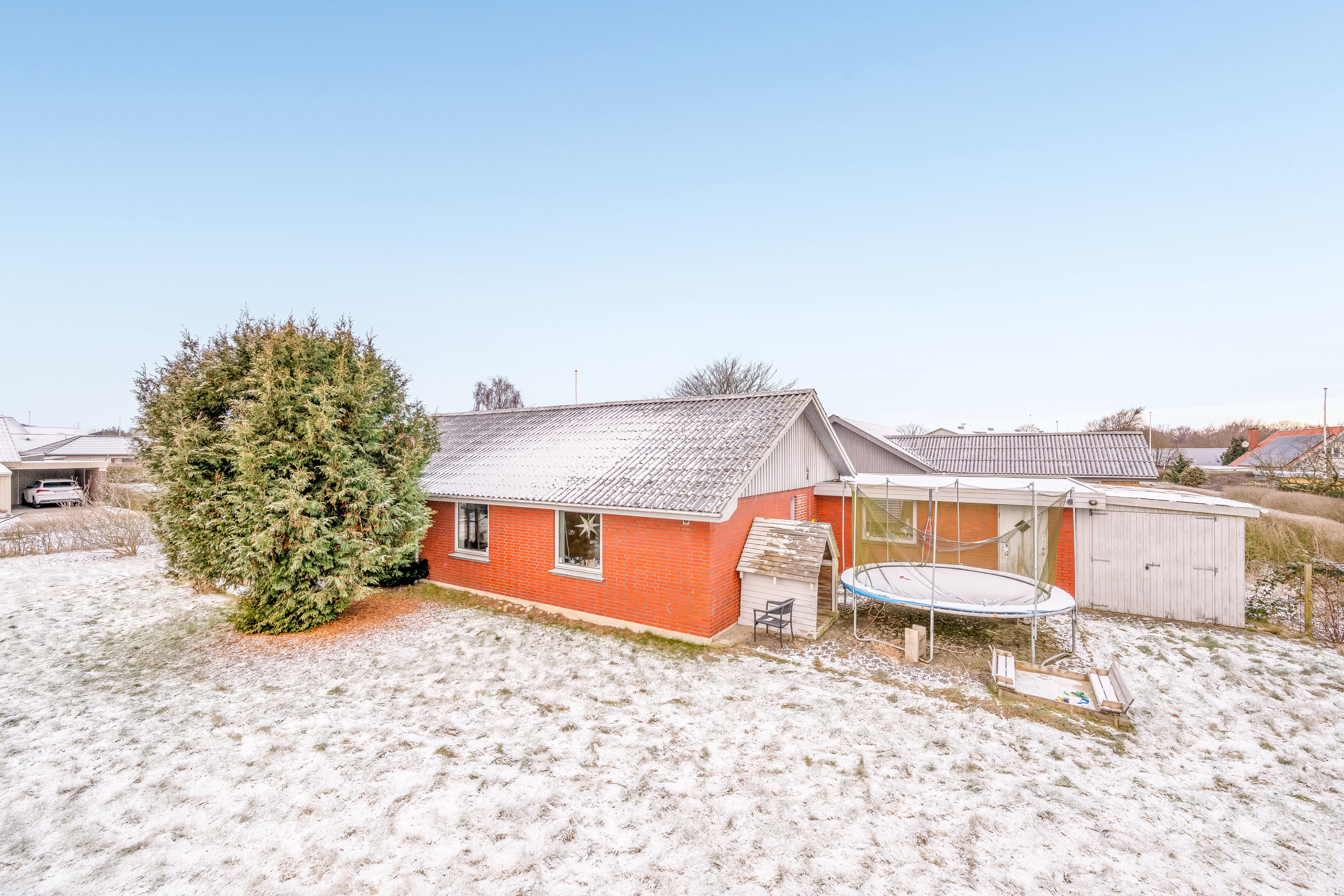 Fremhævet facade billede i fuldskærmstilstand. Billede af Spurven 11, 6920 Videbæk