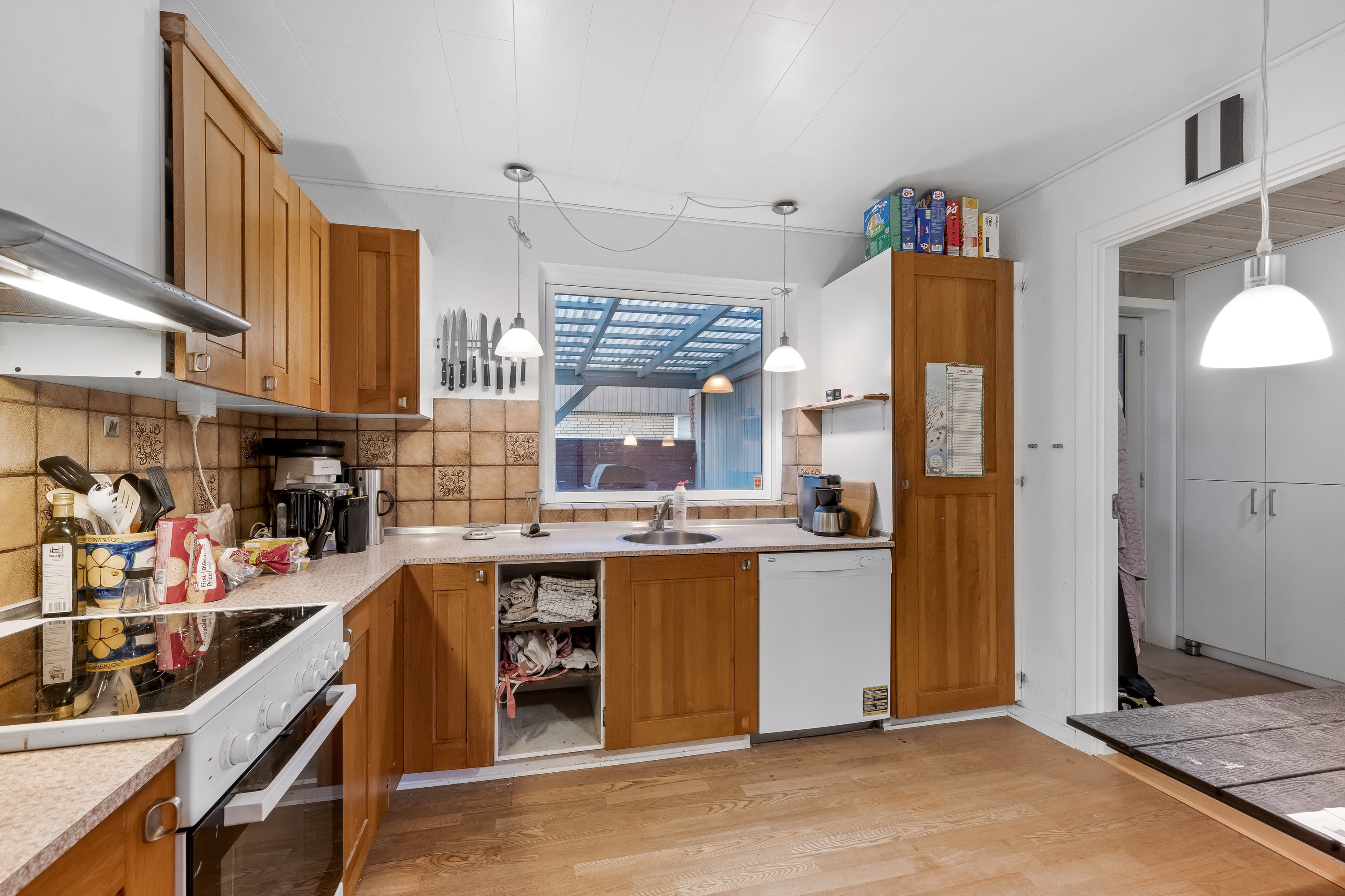 Fremhævet køkken billede i fuldskærmstilstand. Billede af Spurven 11, 6920 Videbæk