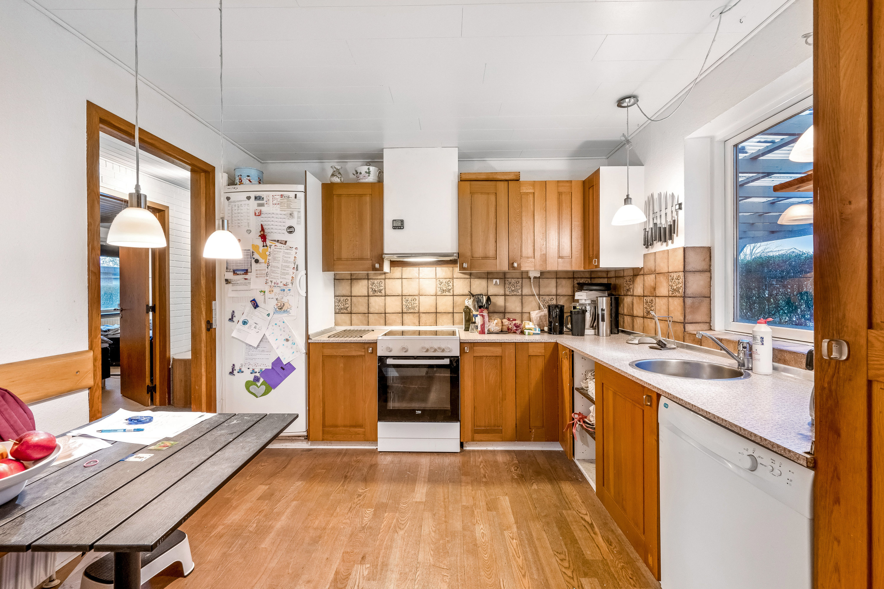 Fremhævet køkken billede i fuldskærmstilstand. Billede af Spurven 11, 6920 Videbæk