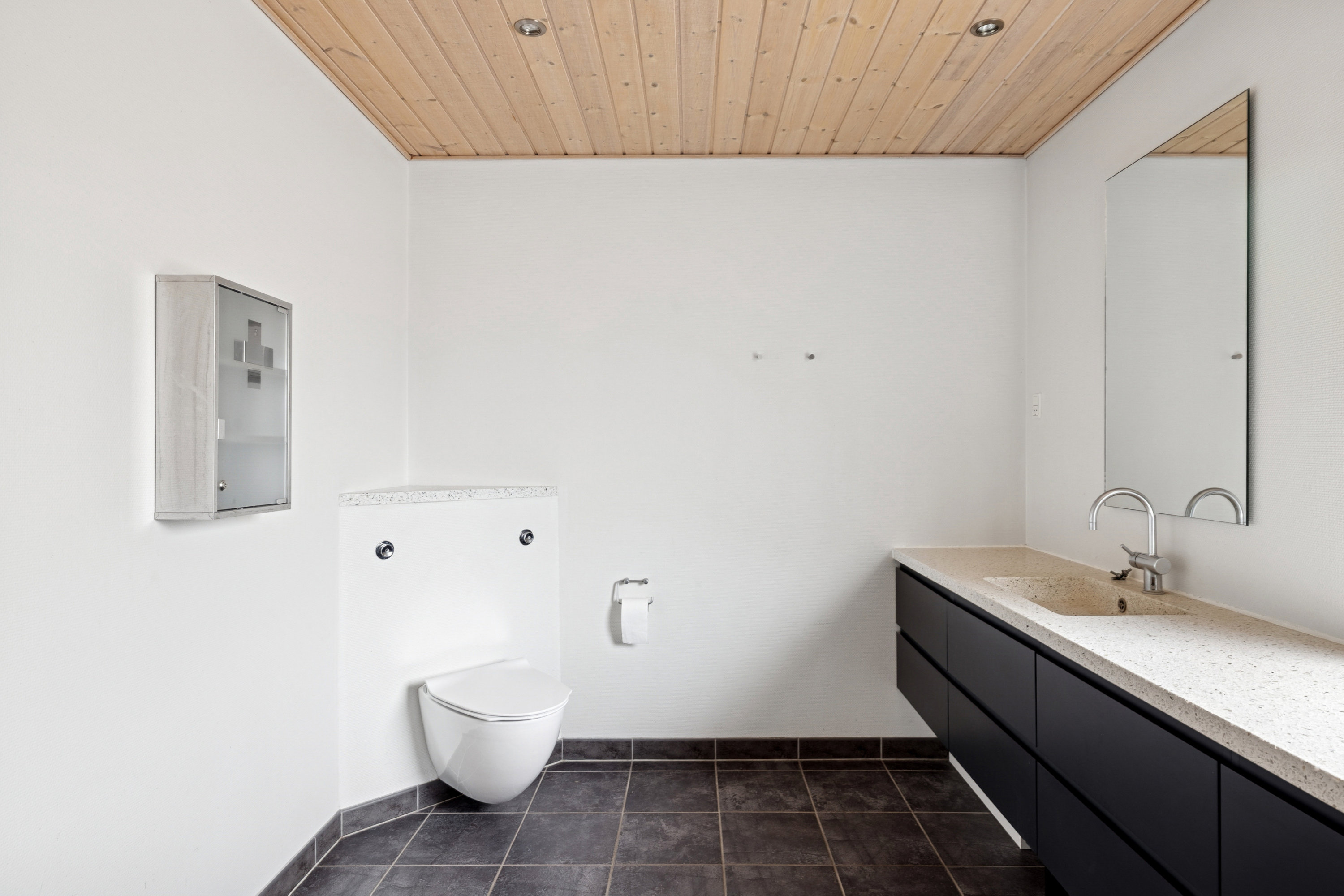 Fremhævet badeværelse billede i fuldskærmstilstand. Billede af Løvelbrovej 12, Pederstrup, 8830 Tjele