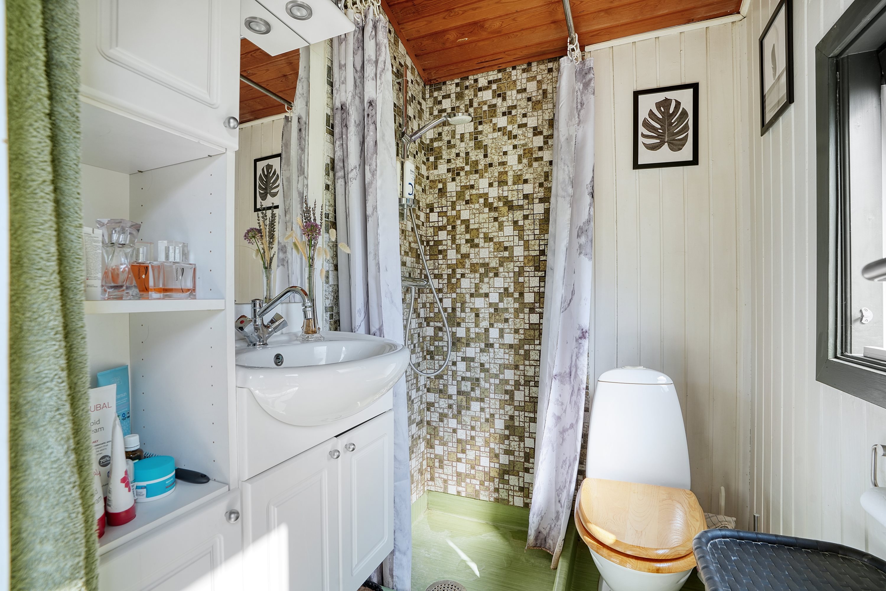 Fremhævet badeværelse billede i fuldskærmstilstand. Billede af Åsvinget 16, 3120 Dronningmølle