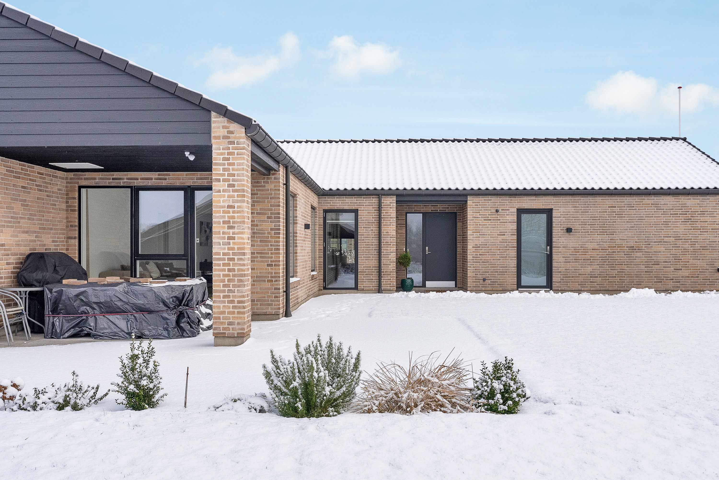 Fremhævet facade billede i fuldskærmstilstand. Billede af Fuglsang Allé 90, 7000 Fredericia