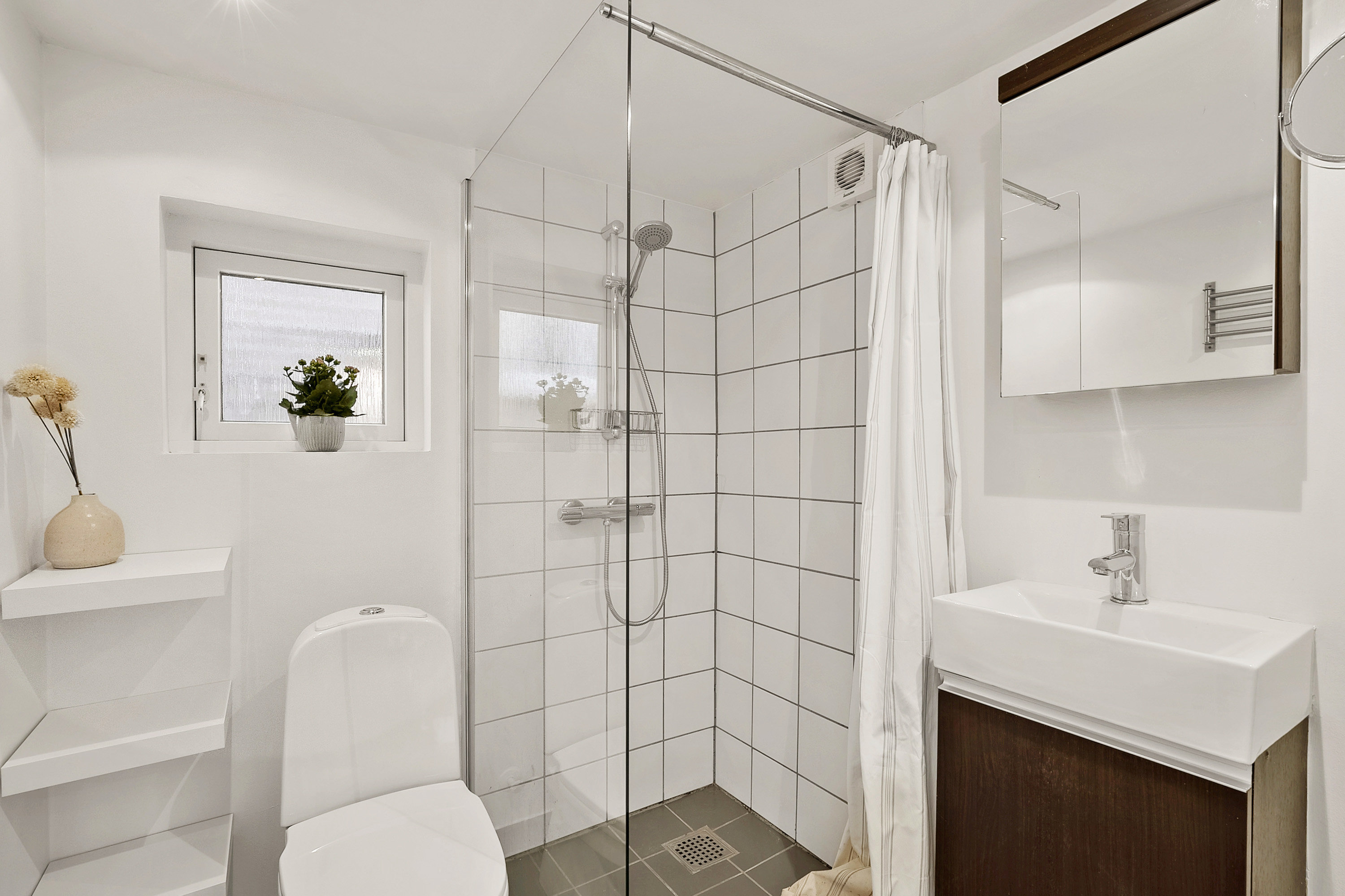 Fremhævet badeværelse billede i fuldskærmstilstand. Billede af Østervænget 3, 1., 5000 Odense C