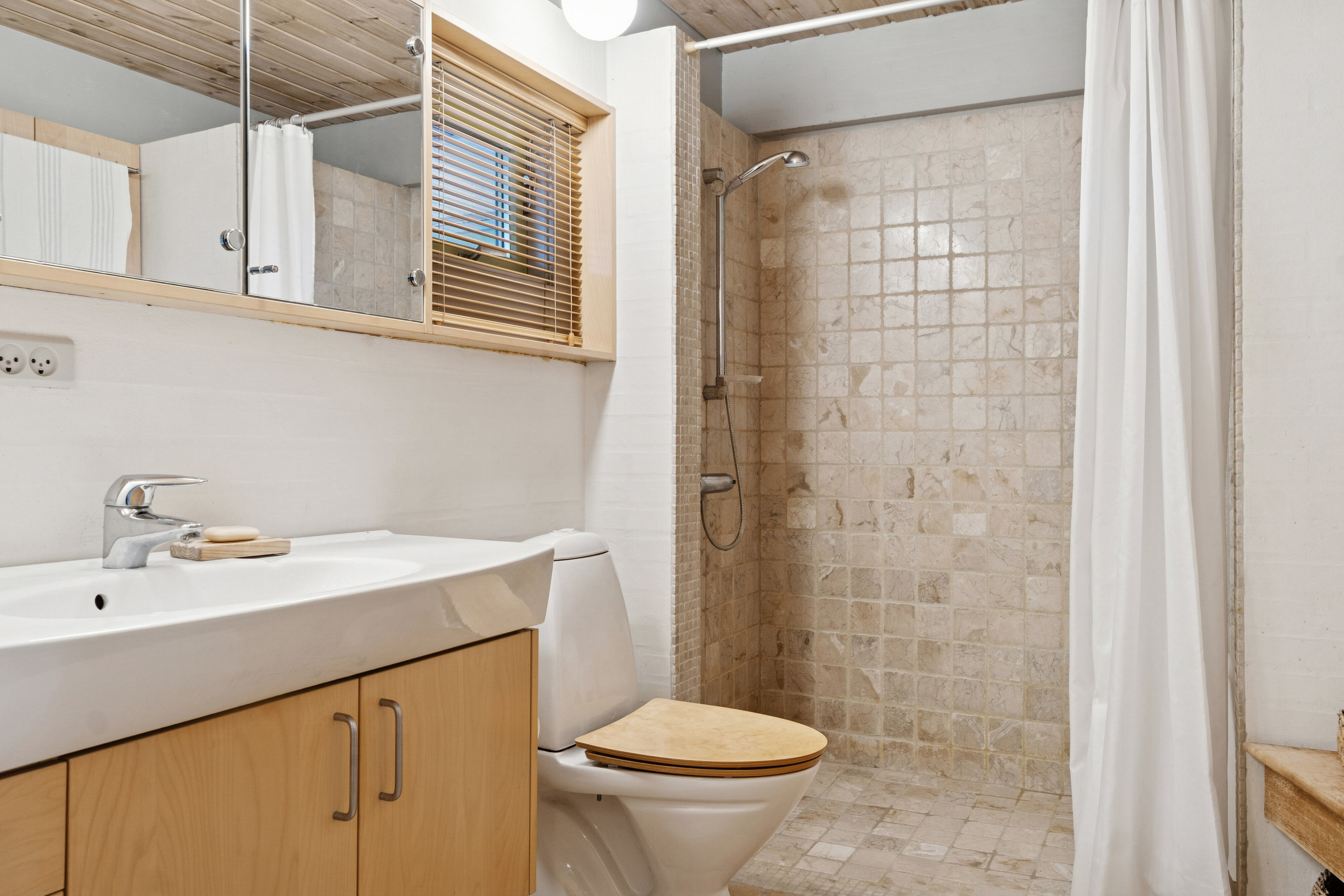 Fremhævet badeværelse billede i fuldskærmstilstand. Billede af Bredetvedvej 2, Bredetved, 4300 Holbæk