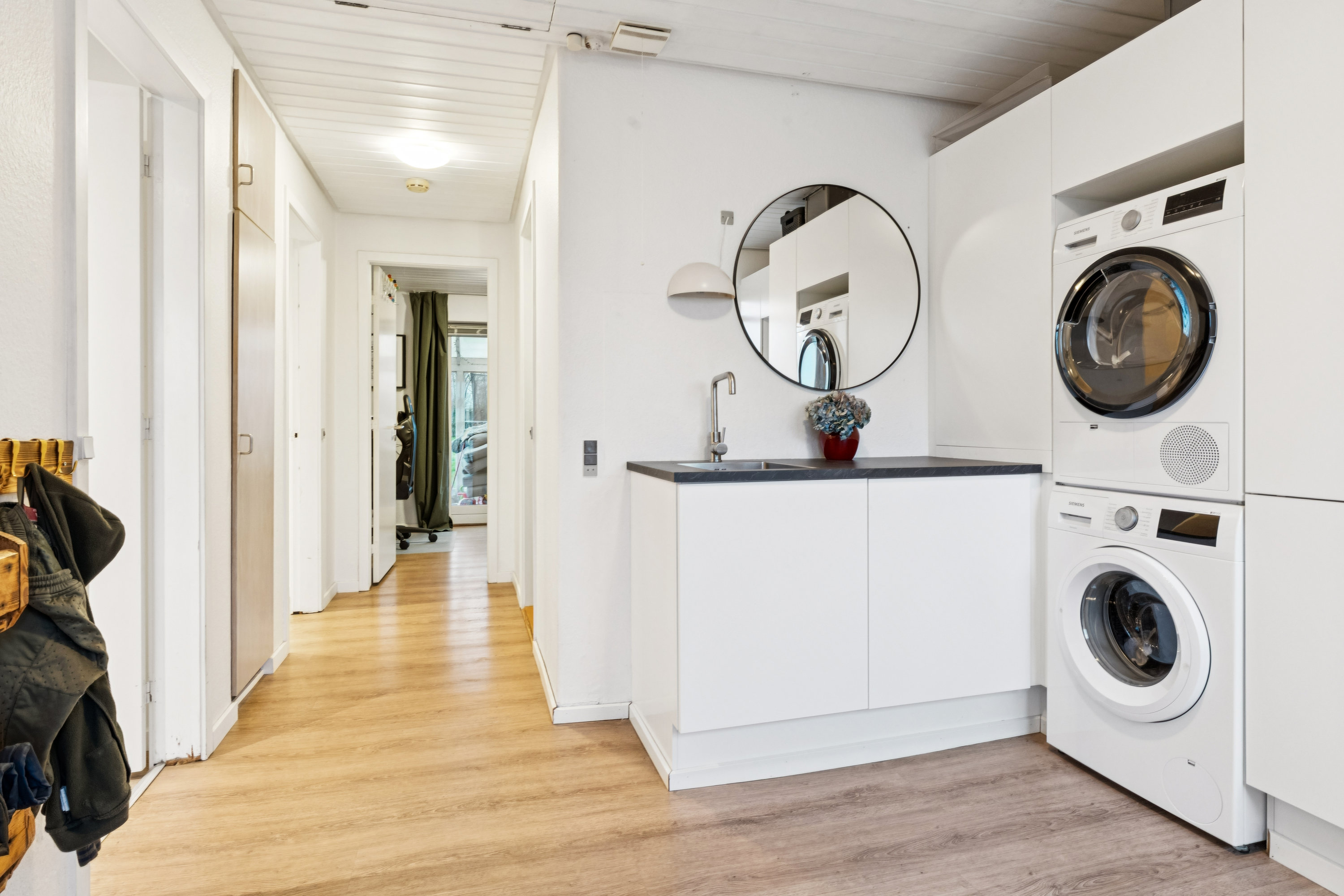 Fremhævet gang billede i fuldskærmstilstand. Billede af Esbjergparken 8, 9220 Aalborg Øst