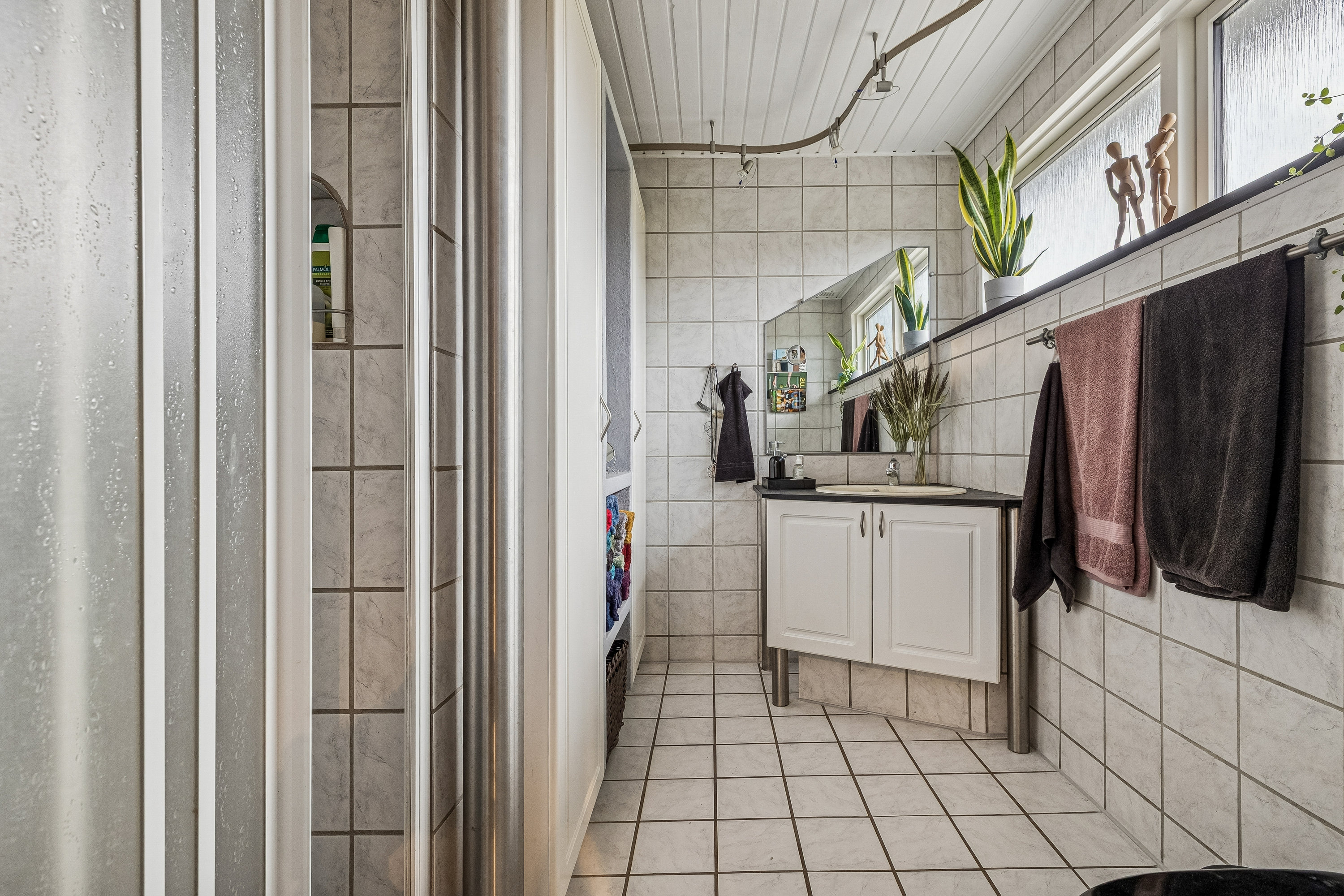 Fremhævet badeværelse billede i fuldskærmstilstand. Billede af Sønderbækparken 7, Fruering, 8660 Skanderborg