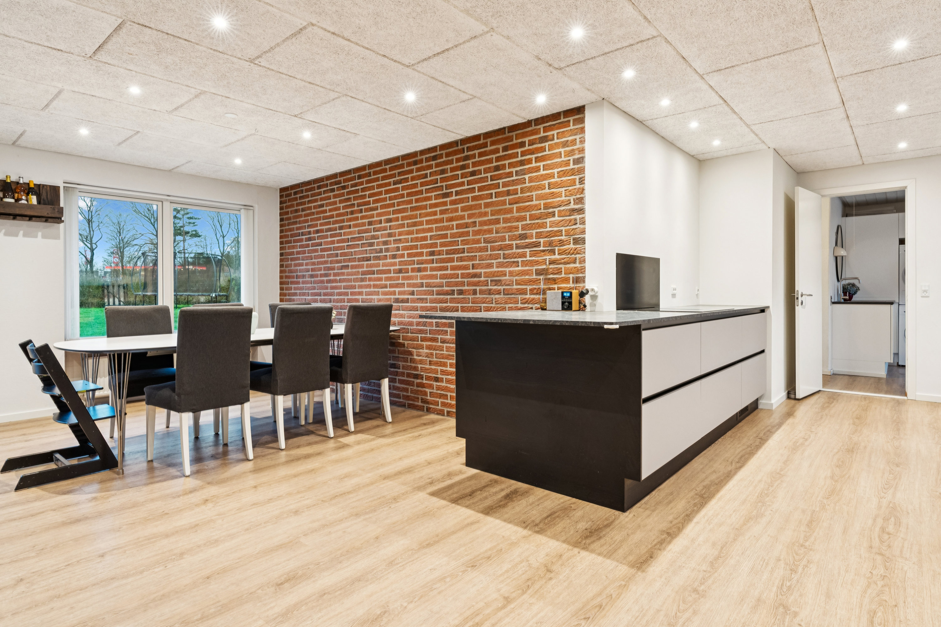 Fremhævet stue billede i fuldskærmstilstand. Billede af Esbjergparken 8, 9220 Aalborg Øst