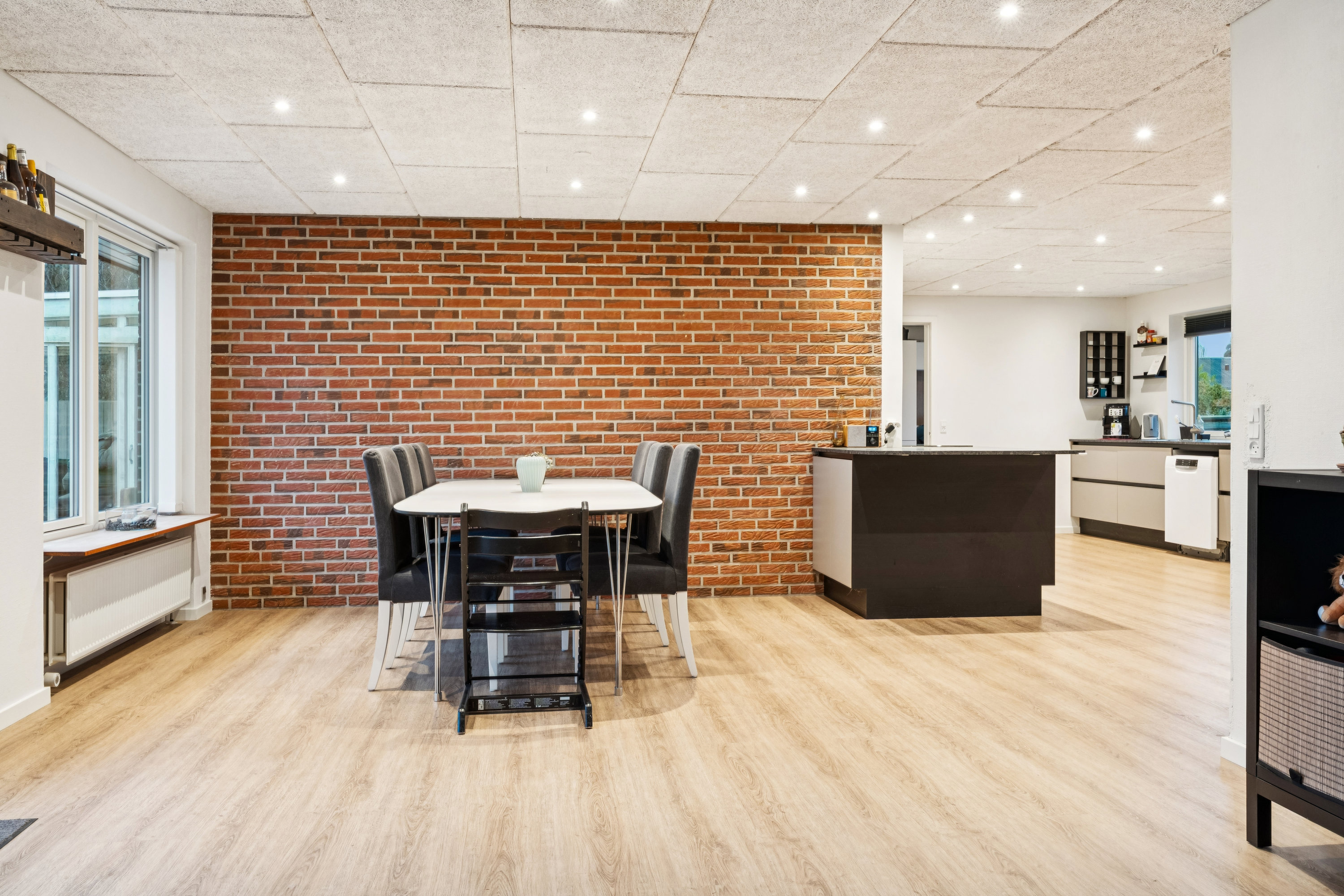 Fremhævet stue billede i fuldskærmstilstand. Billede af Esbjergparken 8, 9220 Aalborg Øst