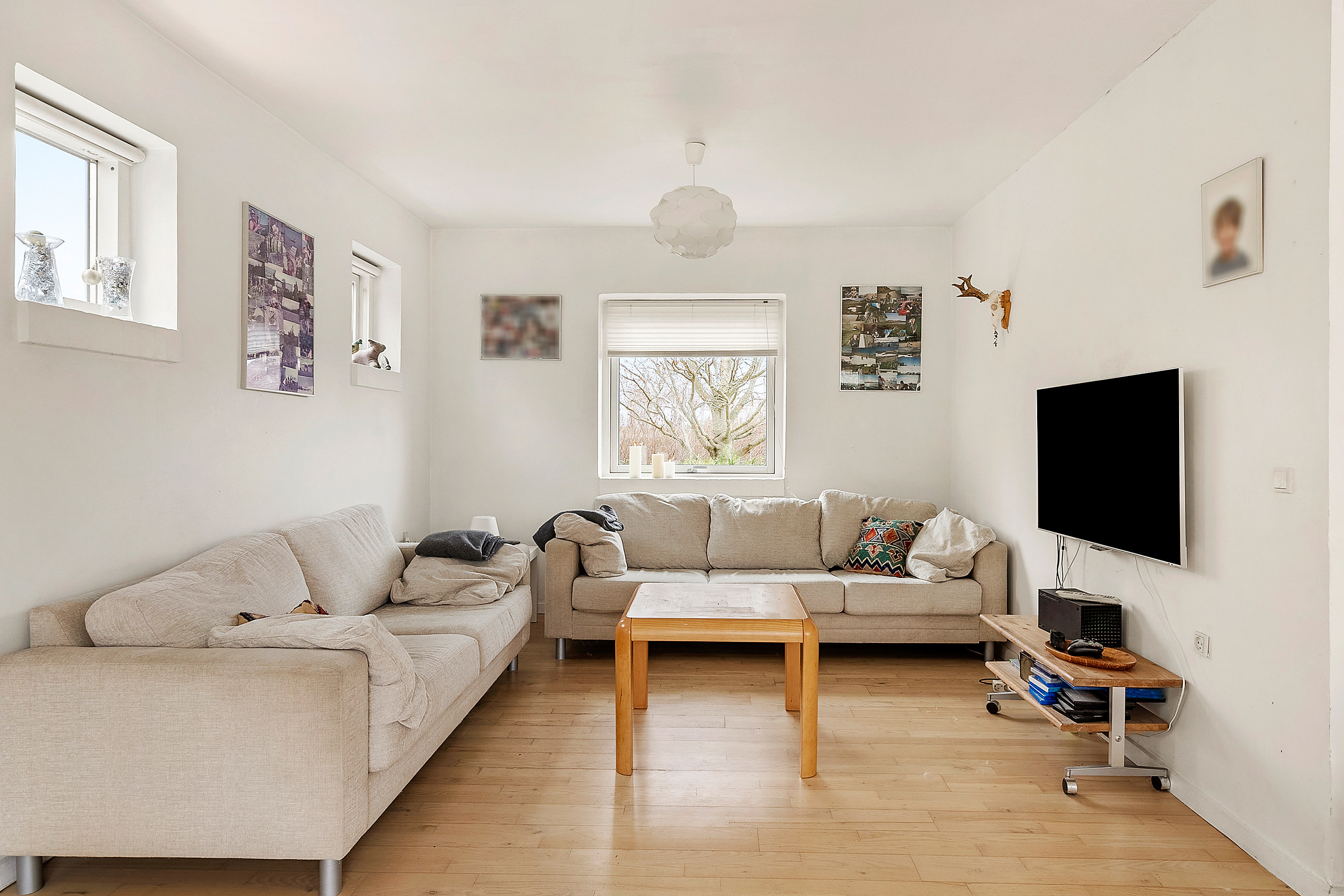 Fremhævet stue billede i fuldskærmstilstand. Billede af Rosenvænget 38, 8362 Hørning