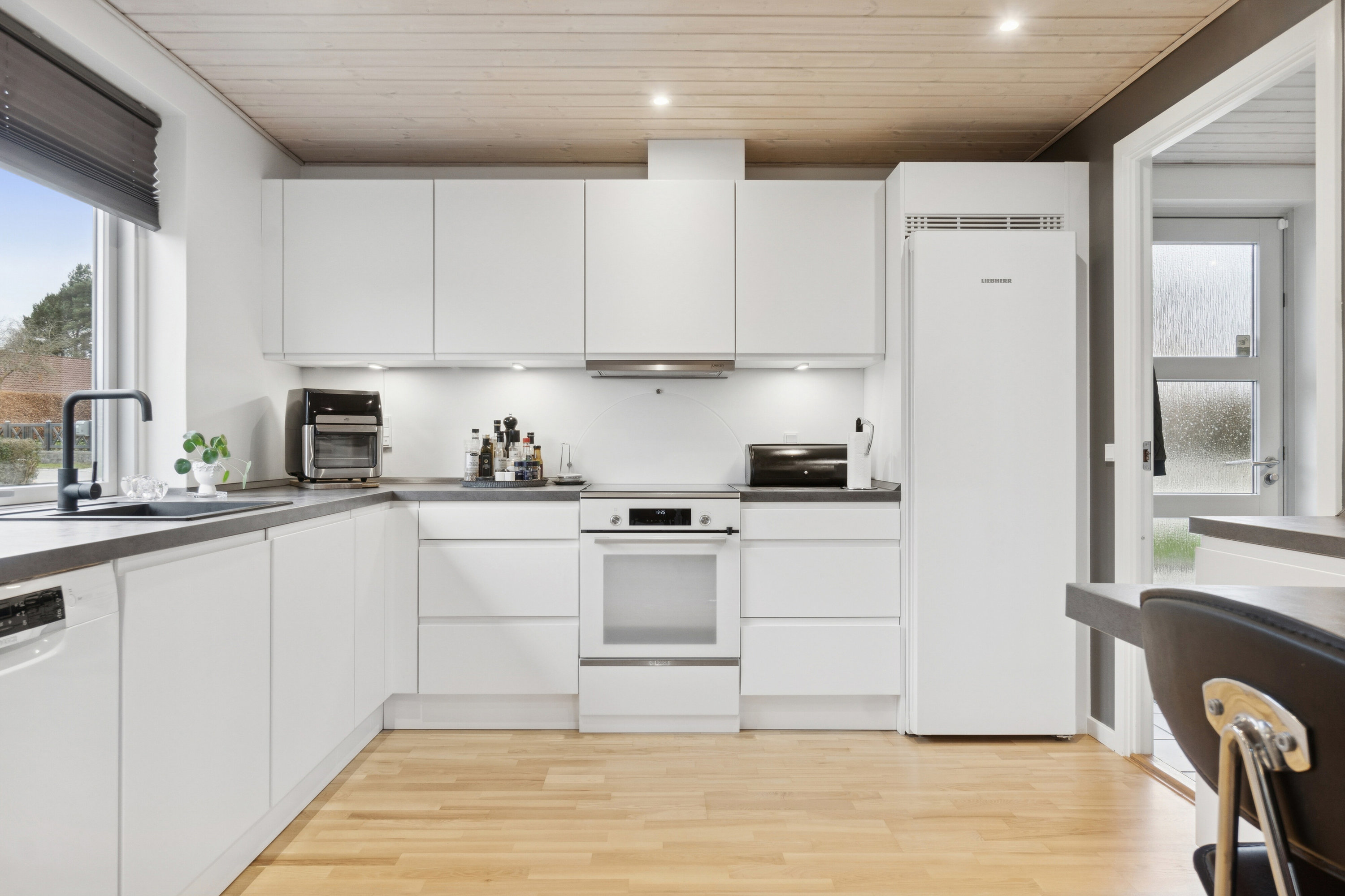 Fremhævet køkken billede i fuldskærmstilstand. Billede af Sandageren 44, 4700 Næstved