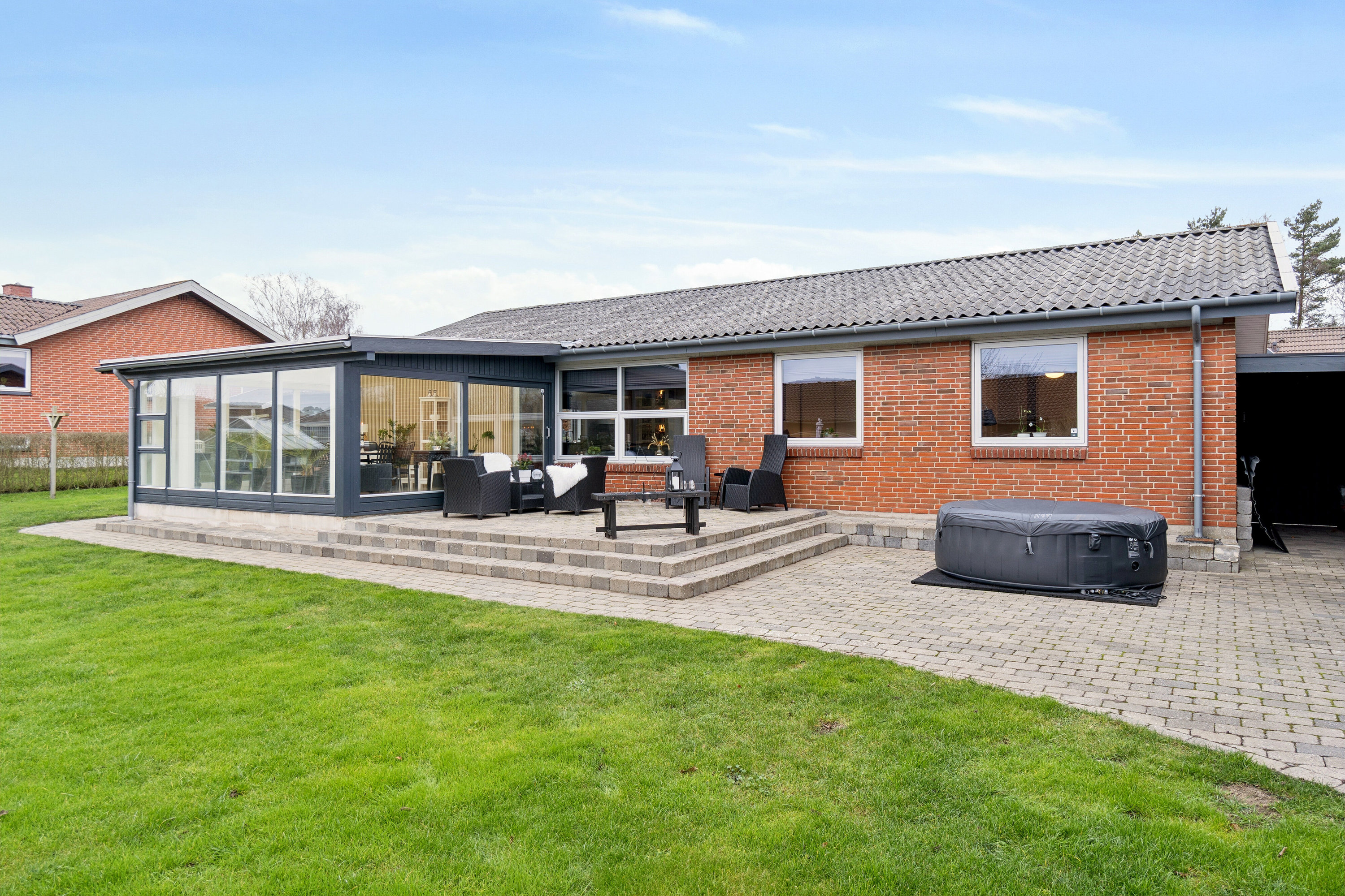 Fremhævet set fra haven billede i fuldskærmstilstand. Billede af Sandageren 44, 4700 Næstved