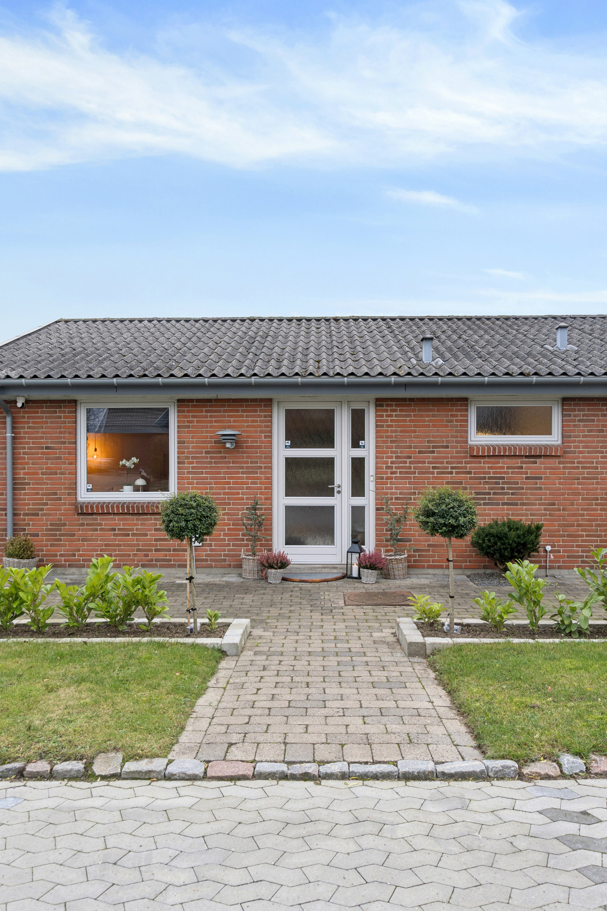 Fremhævet set fra vejen billede i fuldskærmstilstand. Billede af Sandageren 44, 4700 Næstved