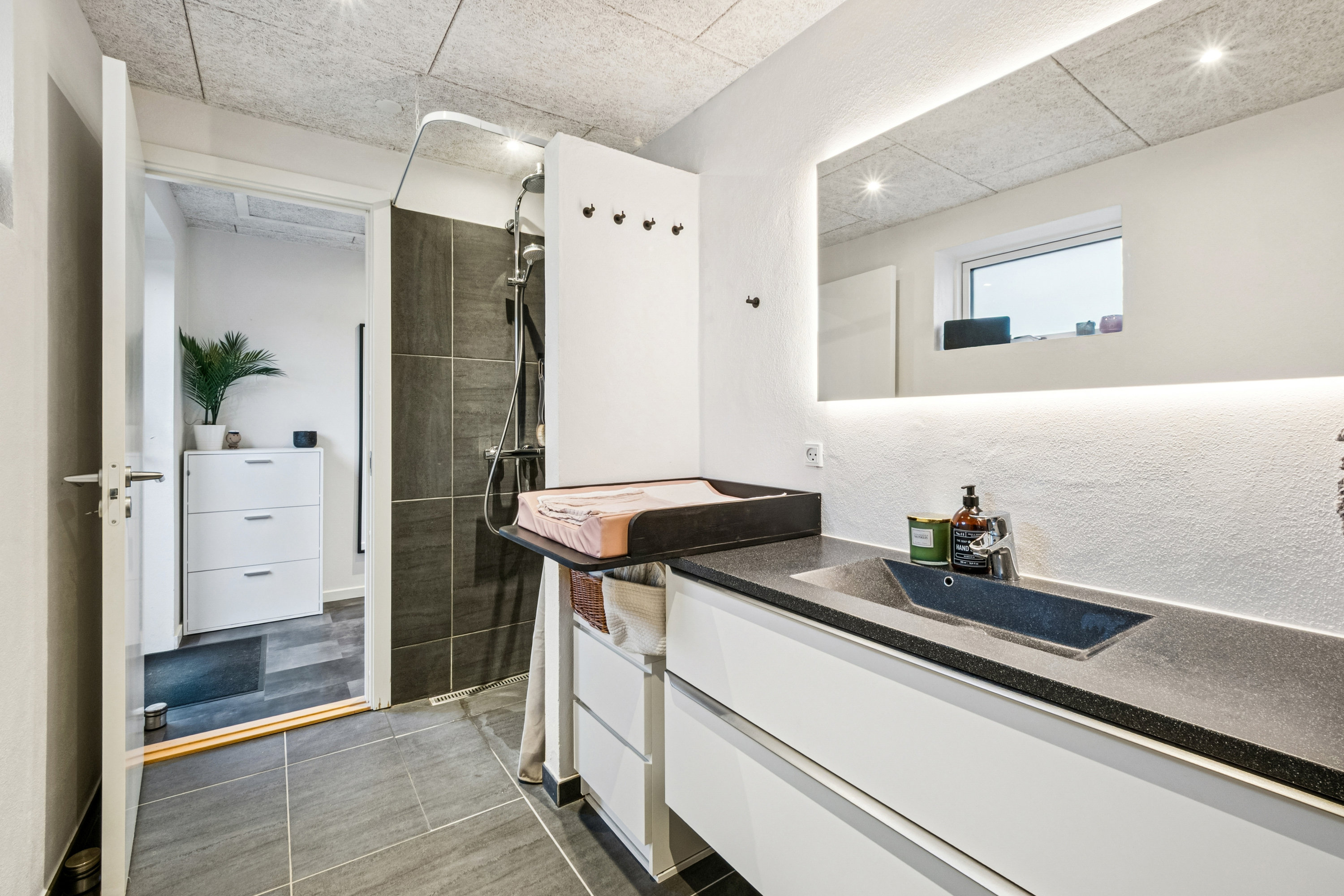 Fremhævet badeværelse billede i fuldskærmstilstand. Billede af Søndervej 16, Øster Jølby, 7950 Erslev