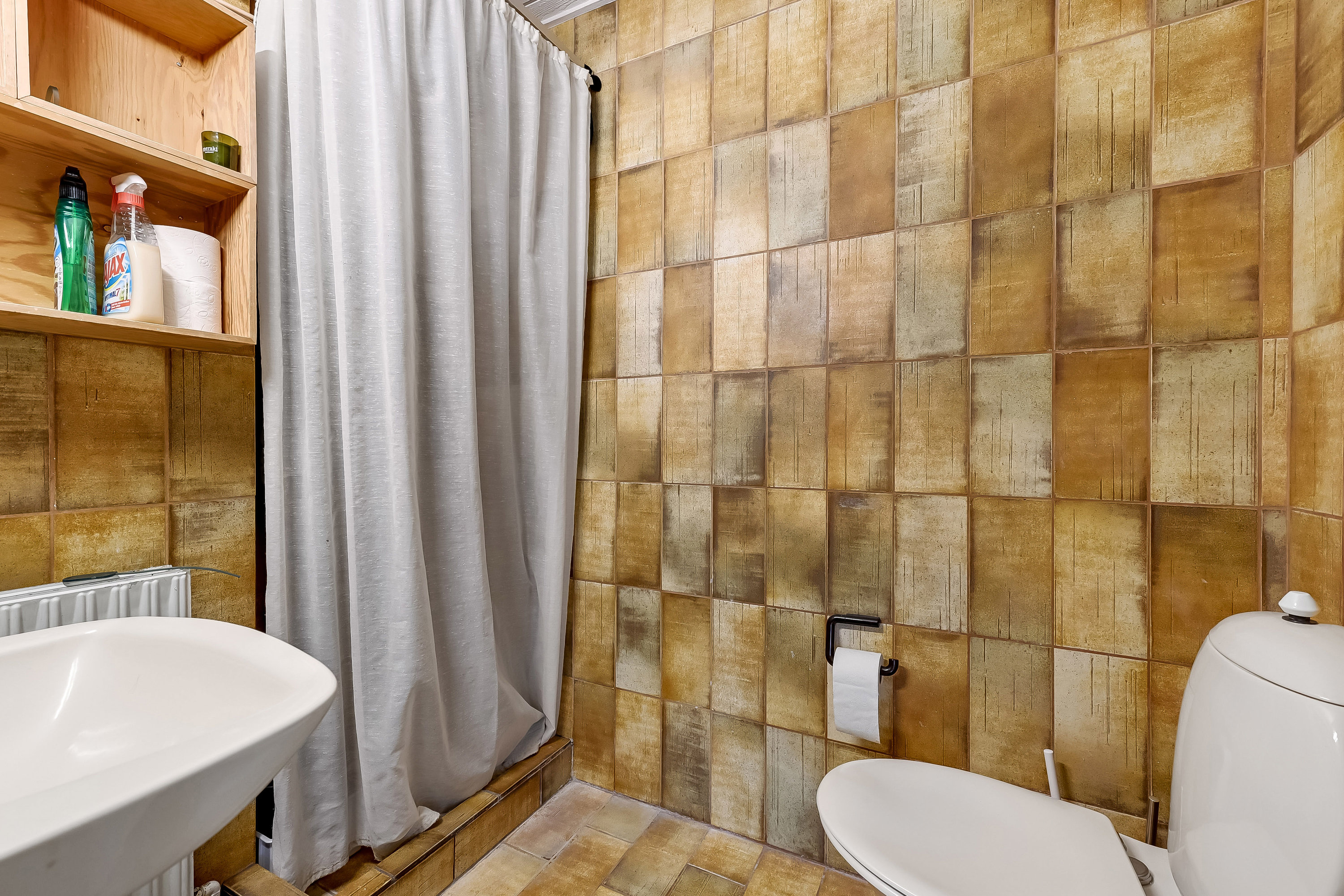 Fremhævet badeværelse billede i fuldskærmstilstand. Billede af Fjordvejen 6, 7600 Struer