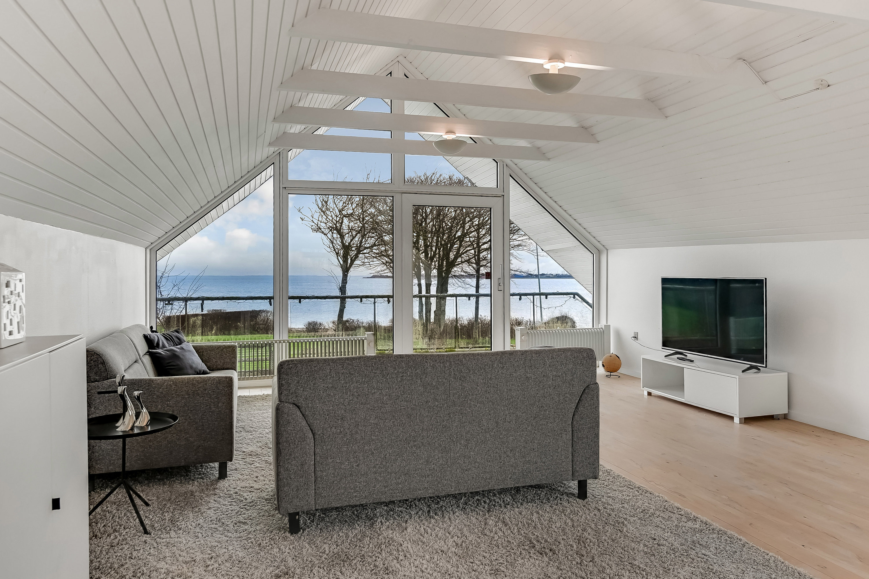 Fremhævet stue billede i fuldskærmstilstand. Billede af Fjordvejen 6, 7600 Struer