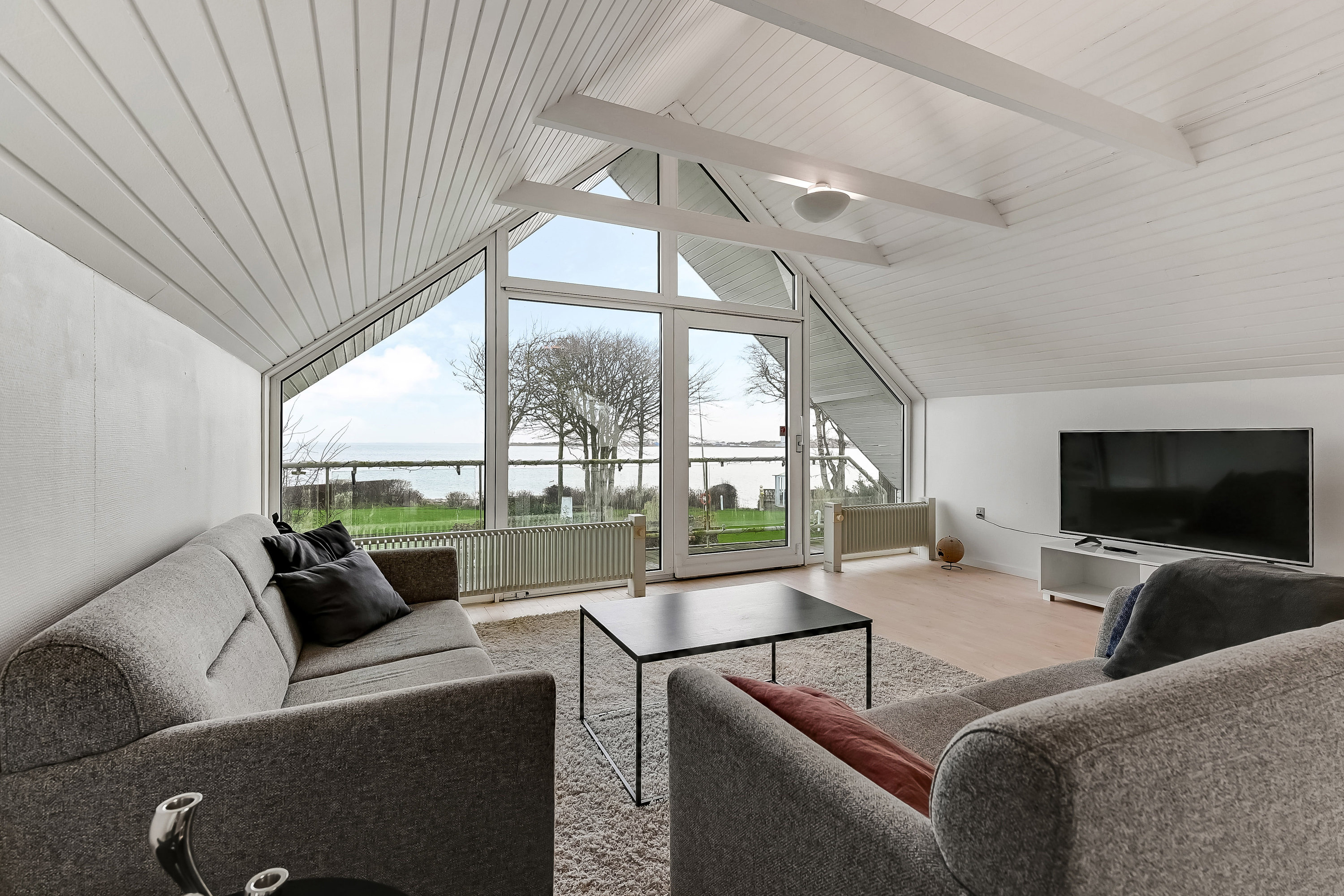 Fremhævet stue billede i fuldskærmstilstand. Billede af Fjordvejen 6, 7600 Struer